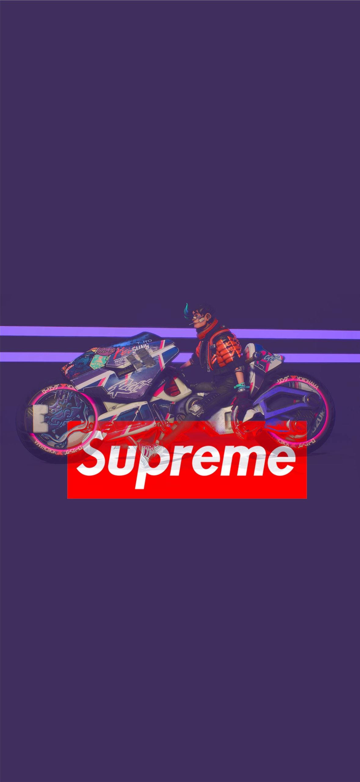 supreme 桌布 壁紙 — 一個風格化的騎士騎著一輛未來感十足的機車，帶有發光的紫色線條和一個大膽的紅色Supreme標誌，背景為深紫色。
