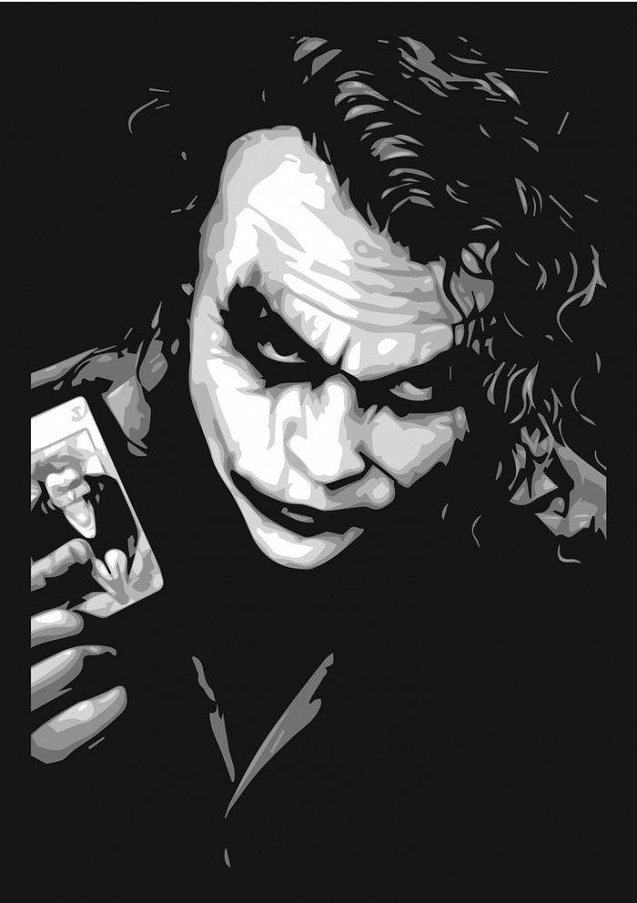 Black And White Joker 桌布 壁紙 — 一個風格化的黑白插圖，描繪小丑手持撲克牌，露出邪惡的笑容。