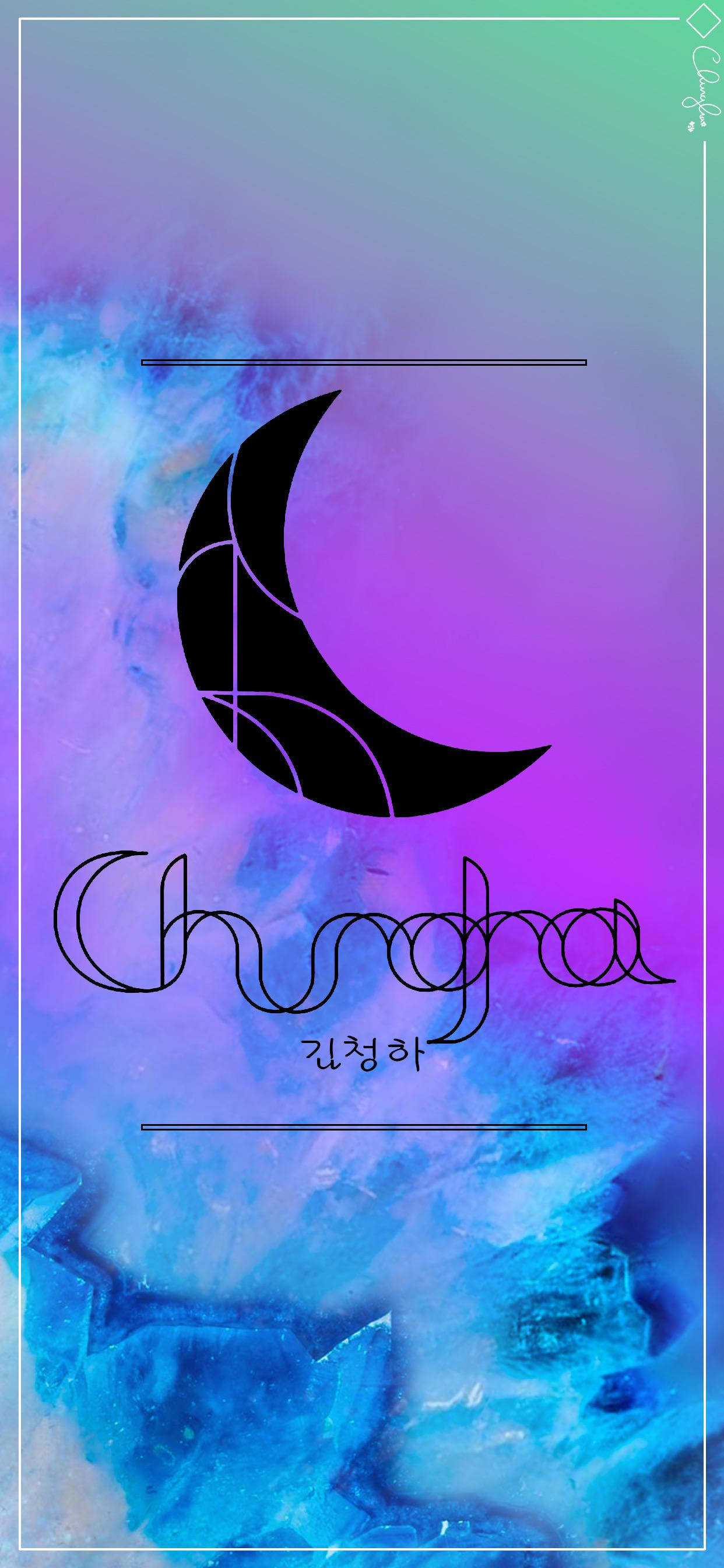 Chungha 桌布 壁紙 — 一個風格化的黑色新月，帶有幾何線條，漂浮在紫色、藍色和藍綠色的夢幻漸變之上，下方有水晶質感。