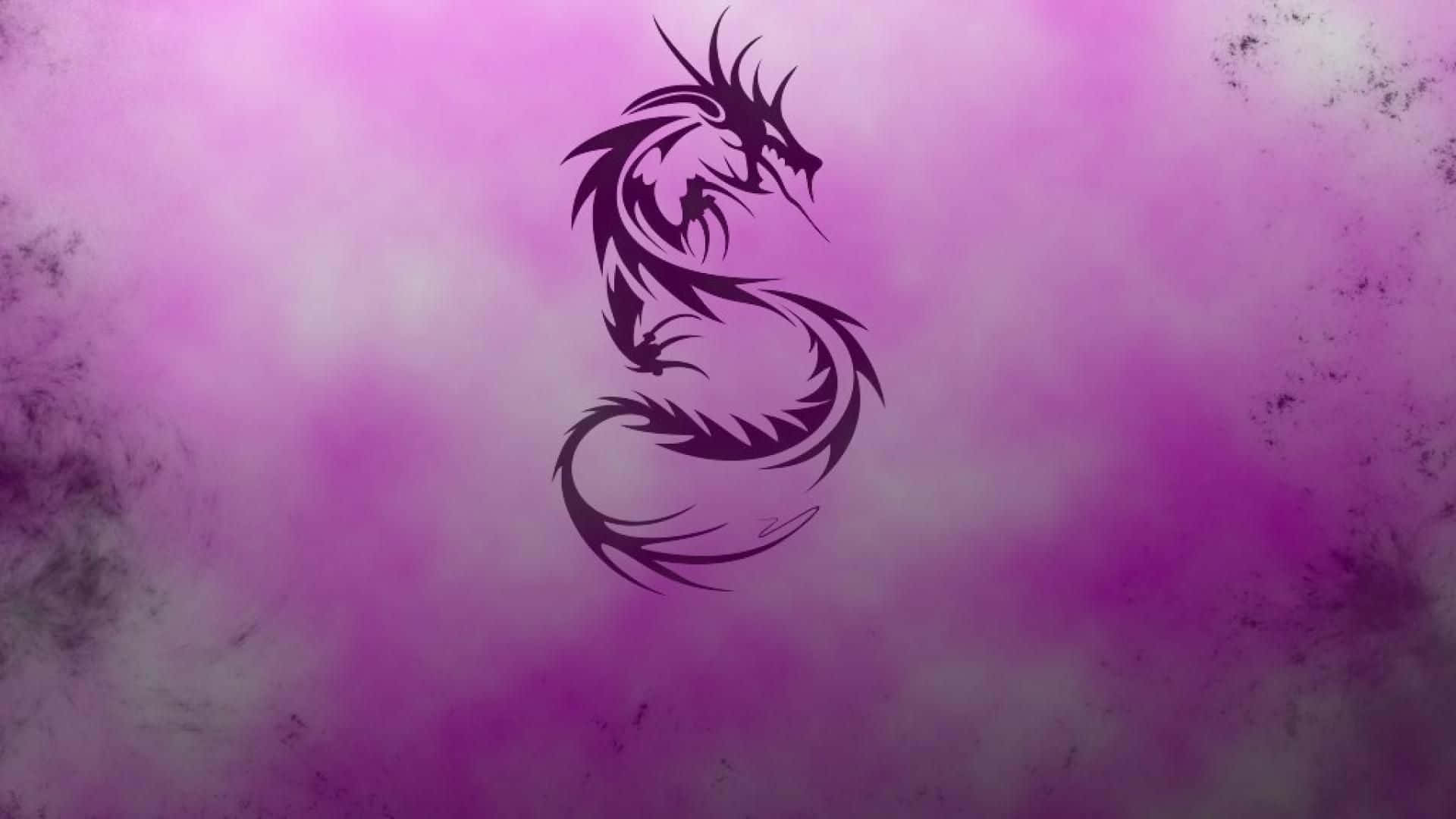 龍 桌布 壁紙 — 一個風格化的黑色龍剪影在紫色和粉紅色煙霧的夢幻漸變中優雅地盤繞。