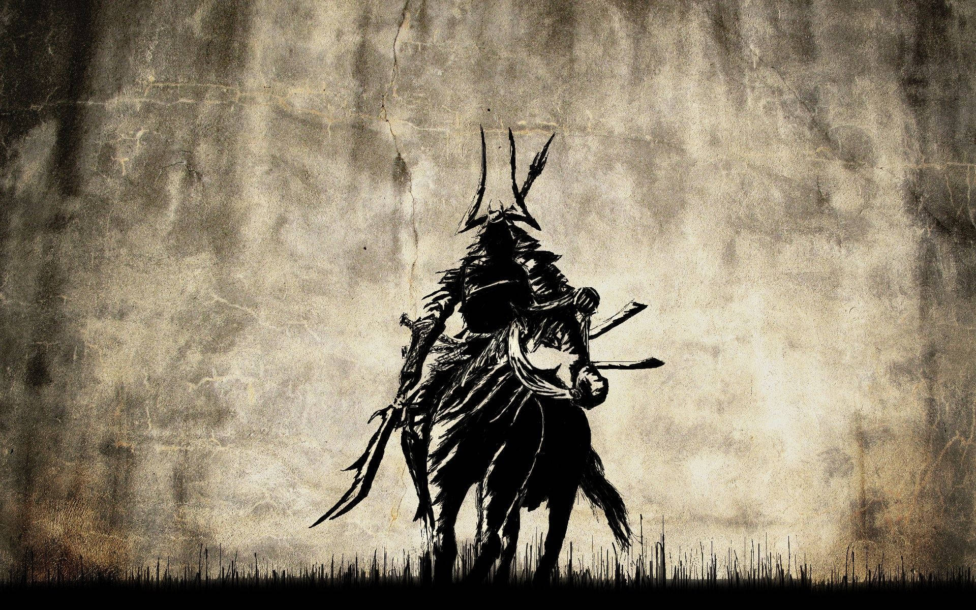 日本武士 桌布 壁紙 — 一個騎馬武士的鮮明剪影，立於仿舊羊皮紙背景上，底部有草。