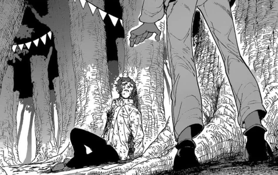 The Promised Neverland Lucas 桌布 壁紙 — 一個驚恐的人蜷縮在森林中，一個巨大的身影伸著手居高臨下地逼近。