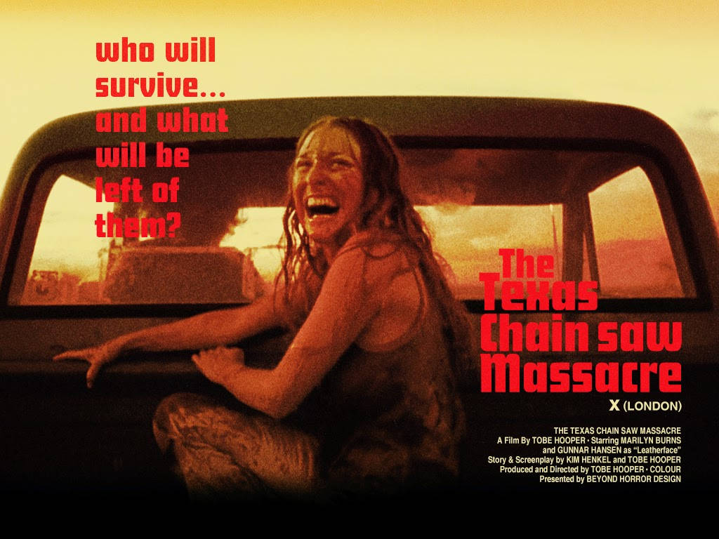 Texas Chainsaw Massacre 桌布 壁紙 — 一個驚恐的女人在卡車內尖叫，身後是熾熱的橙色天空，這是一張恐怖電影海報。