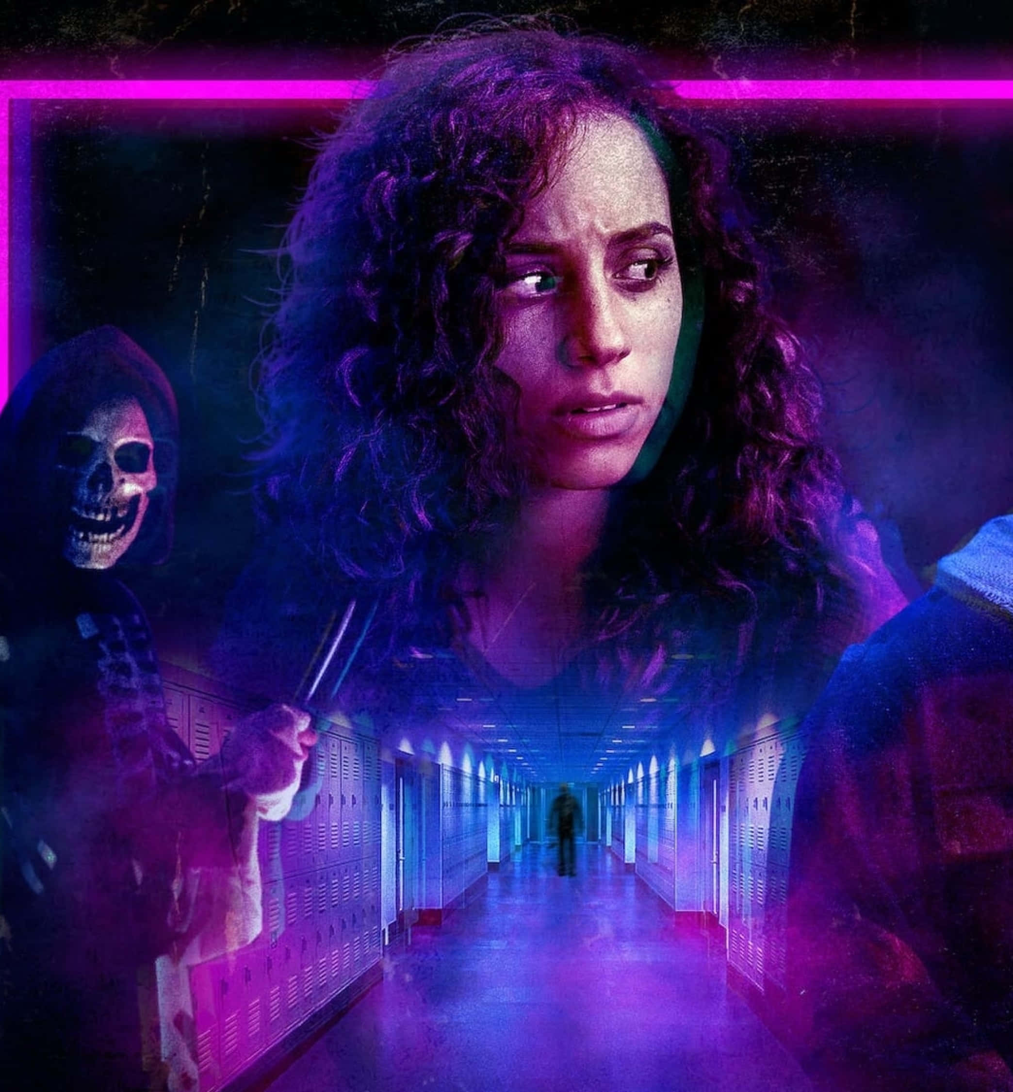 Euphoria Hbo iPhone 桌布 壁紙 — 一個驚恐的捲髮女孩直視前方，一個骷髏身影在她旁邊的霓虹燈學校走廊中潛伏。