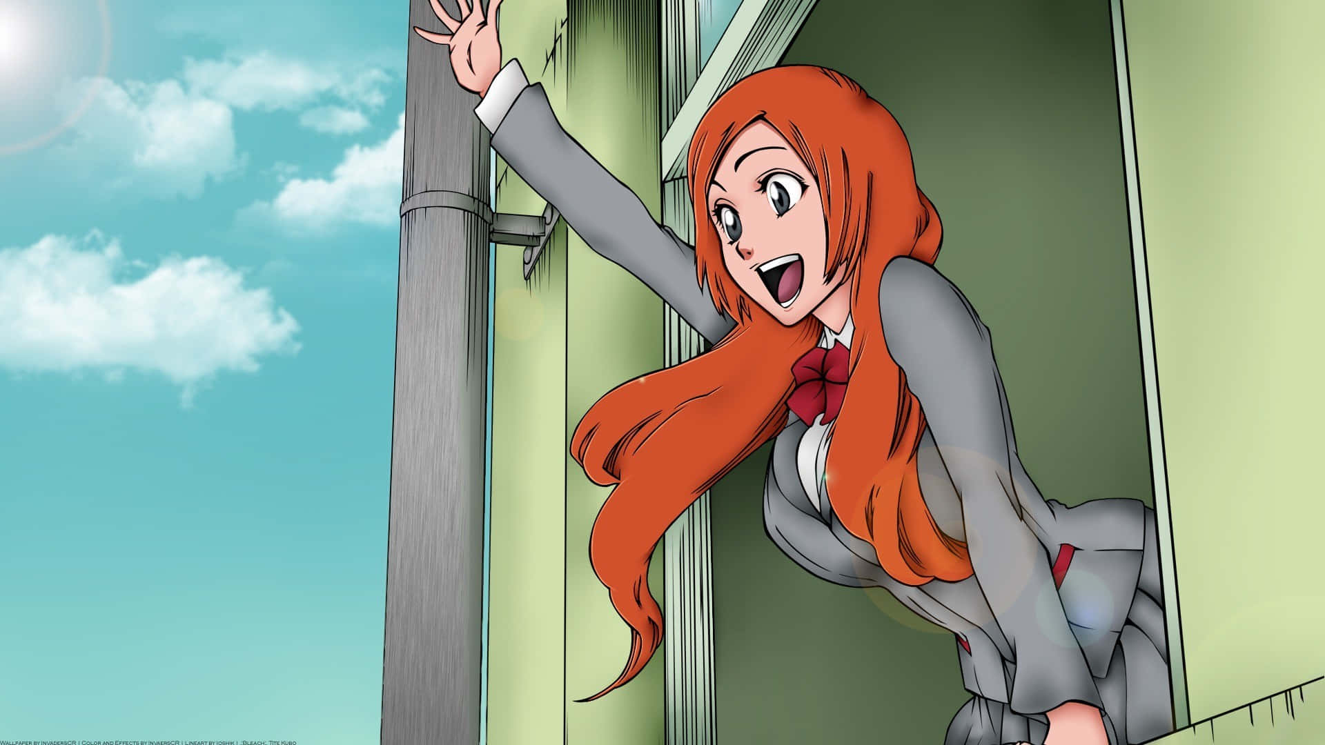 Orihime Inoue 桌布 壁紙 — 一個驚訝的動漫女孩，有著火紅的橙色頭髮，從窗戶探出頭來，背景是明亮的藍天和蓬鬆的雲朵。