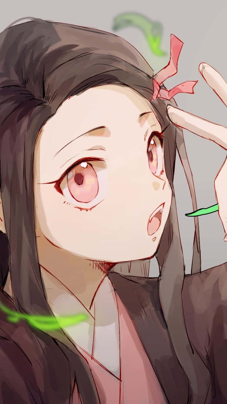 動漫女孩，粉紅色眼睛和紅色絲帶，看起來驚訝，綠色能量在她手邊旋轉。 — 禰豆子 GIF 壁紙