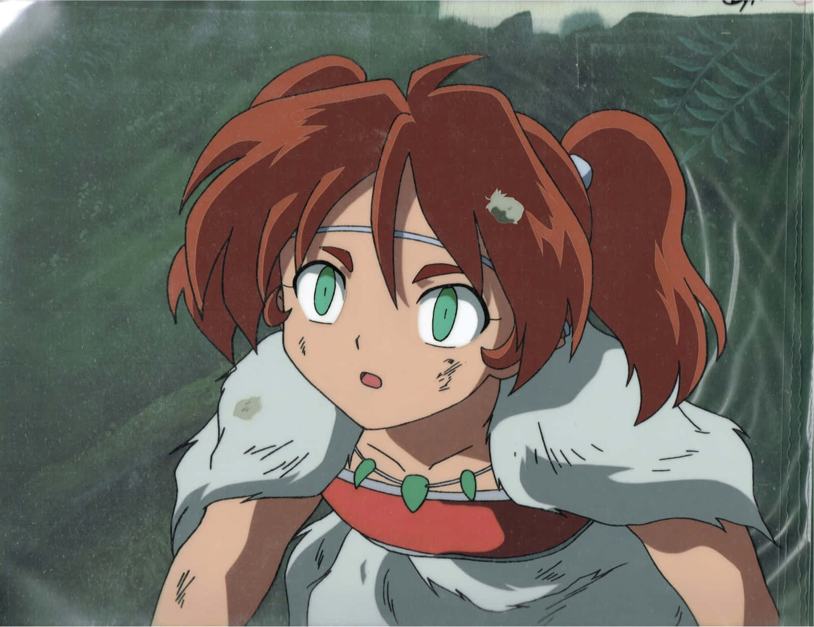 Inuyasha Ayame 桌布 壁紙 — 一個驚訝的動漫女孩，紅色雙馬尾和綠色眼睛，在森林中透過茂密的綠色樹葉窺視。