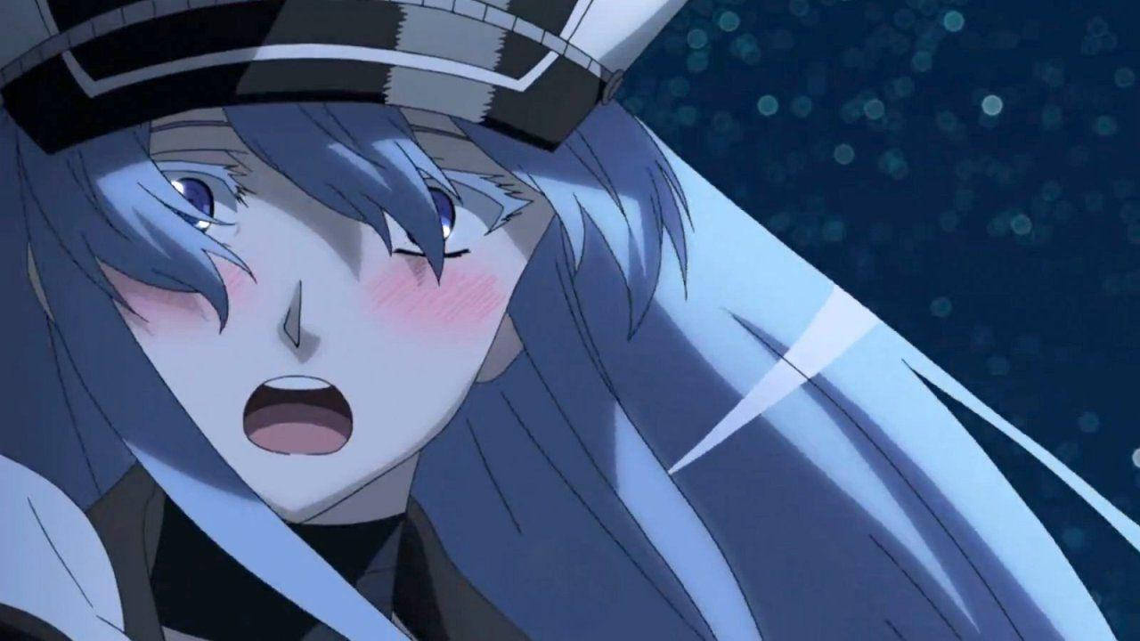 Esdeath 桌布 壁紙 — 一個驚訝的動漫女孩，藍色頭髮和臉紅，睜大眼睛凝視著繁星點點的夜空。