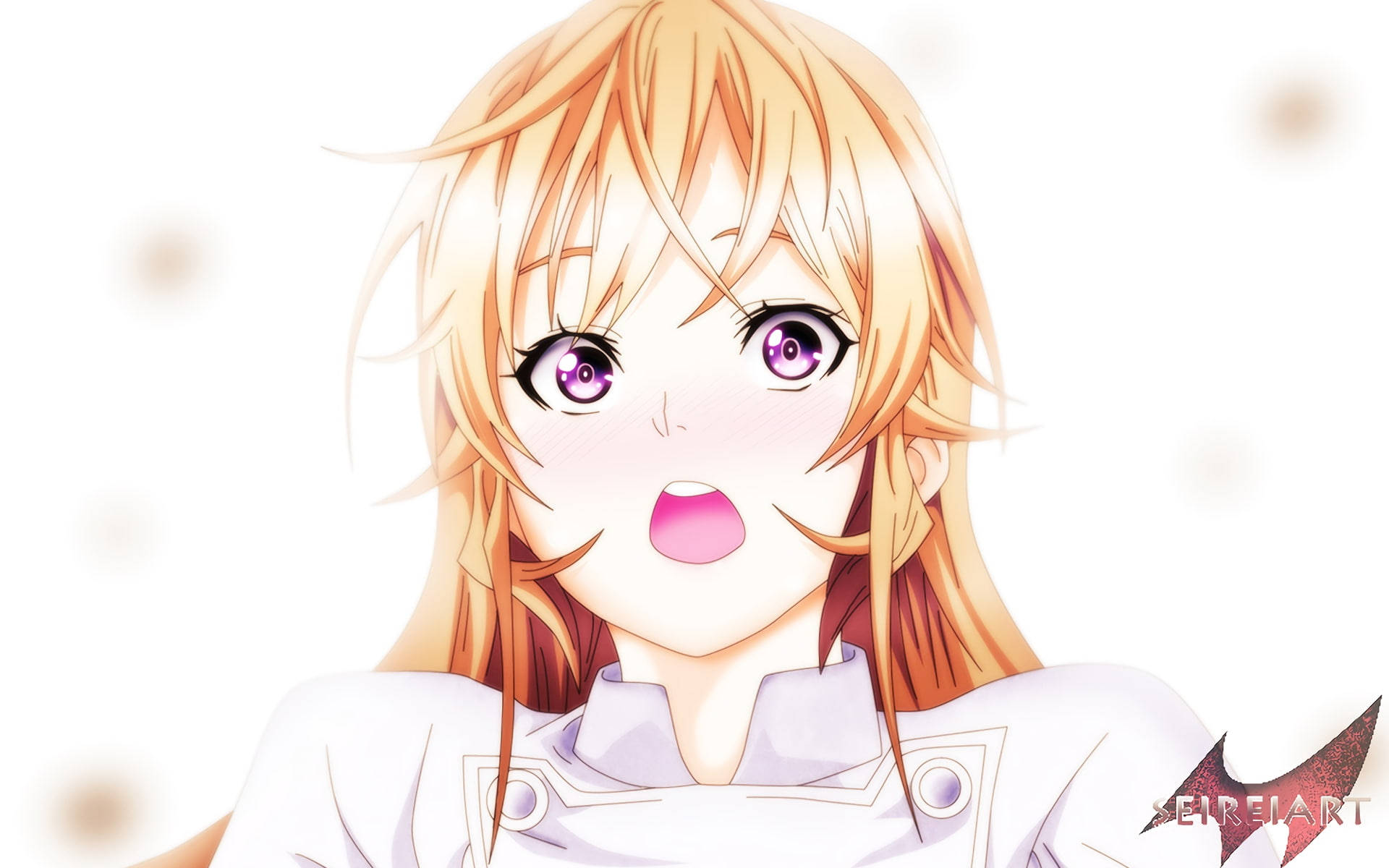 food wars shokugeki no soma 桌布 壁紙 — 一個驚訝的動漫女孩，金髮紫眼，穿著白色廚師外套，背景柔和模糊。