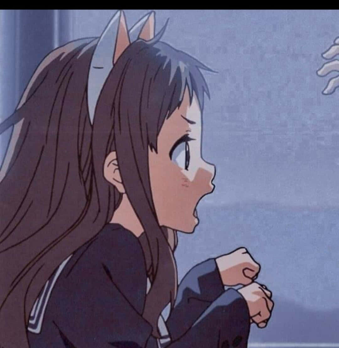 動漫女孩 桌布 壁紙 — 一個驚訝的動漫女孩，長著貓耳和長長的黑髮，抬頭看著一隻向她伸出的手，背景是柔和的藍色。