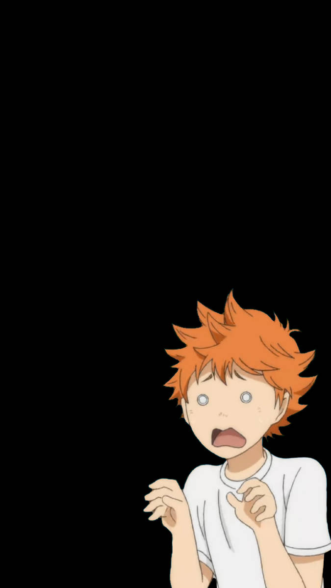 Shoyo Hinata 桌布 壁紙 — 一個驚訝的動漫男孩，有著尖刺的橙色頭髮和大眼睛，出現在純黑色背景上。