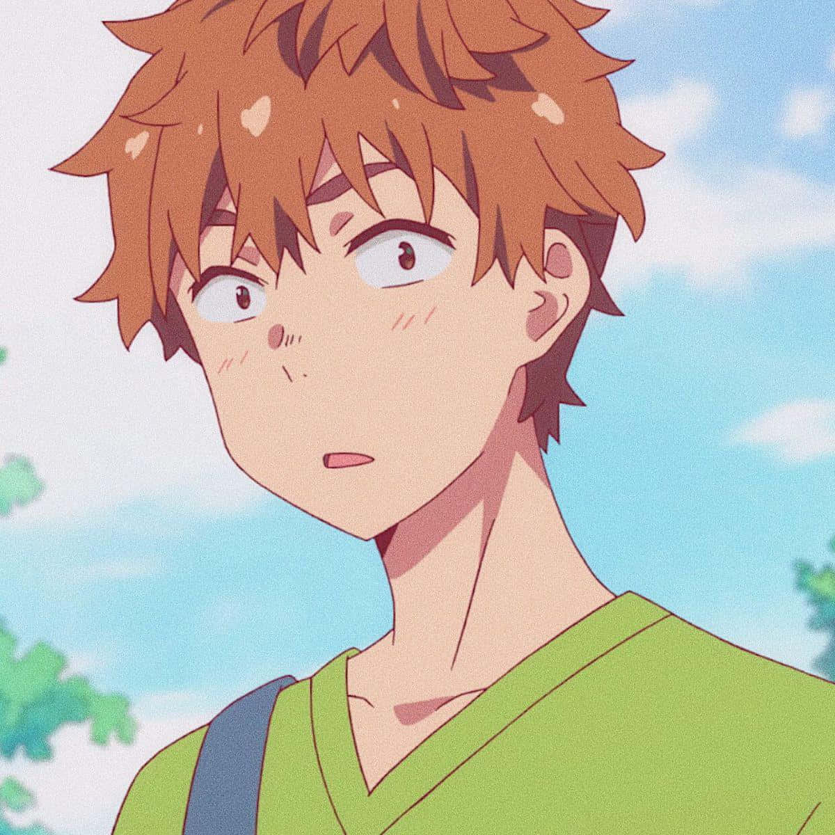 Hideyoshi Nagachika 桌布 壁紙 — 一個驚訝的動漫男孩，棕色亂髮，穿著綠色襯衫，抬頭看著有 fluffy 雲朵的明亮藍天。