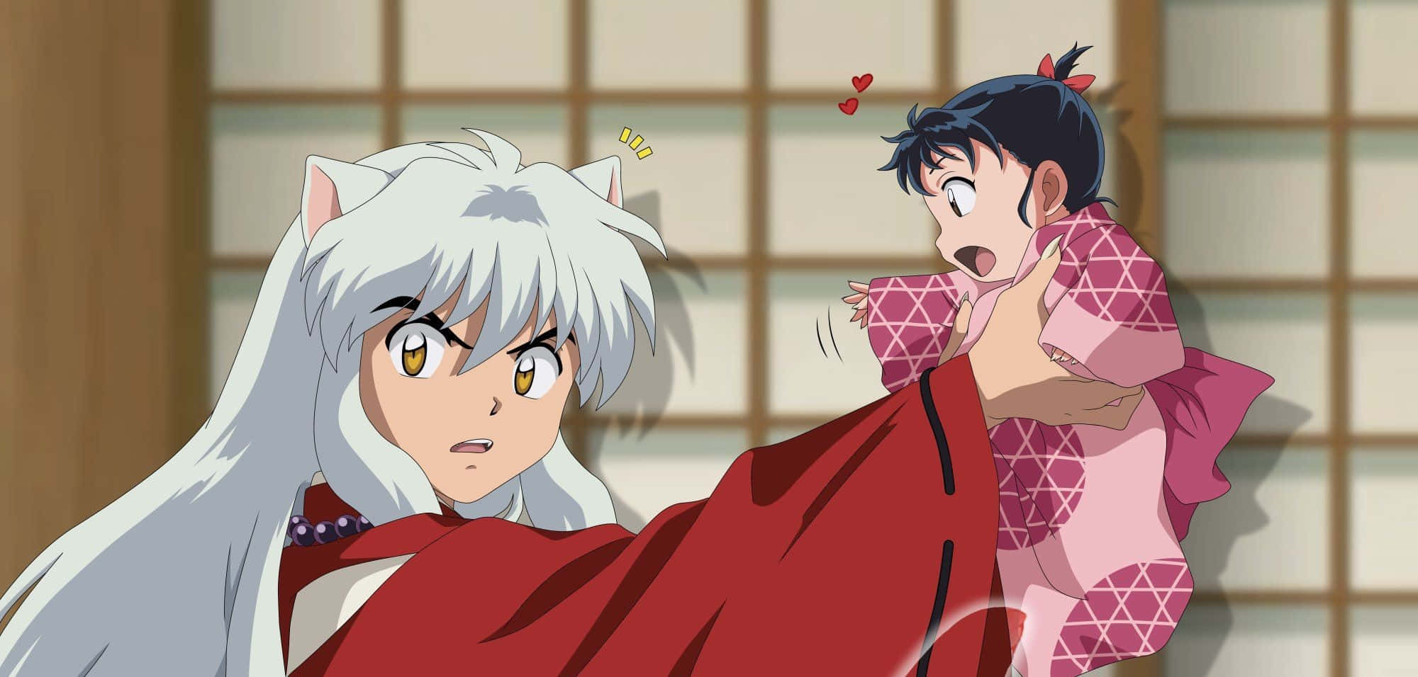 Inuyasha And Miroku 桌布 壁紙 — 一個驚訝的白髮動漫惡魔在障子屏風背景前抱著一個穿著粉紅色和服的咯咯笑女孩。