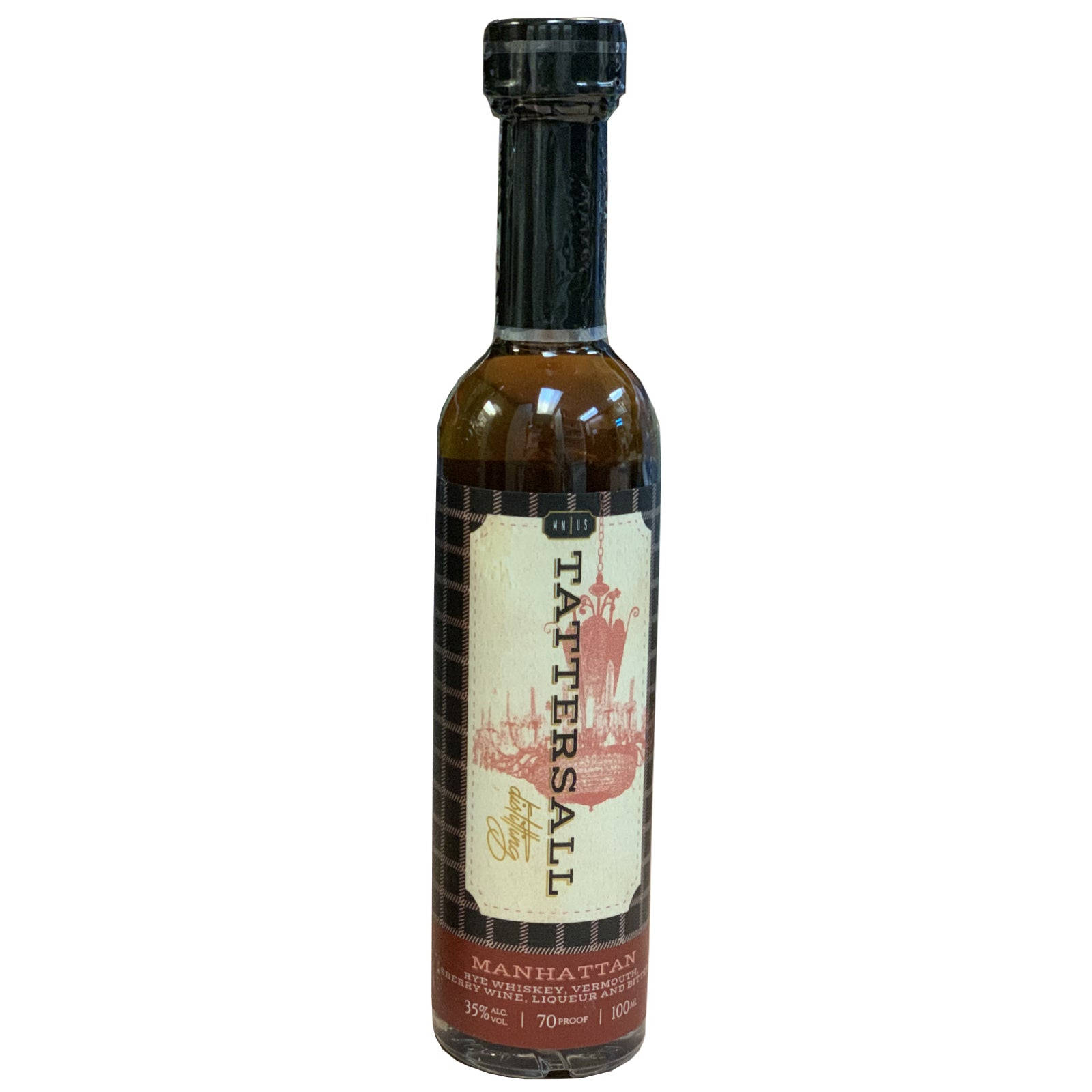 Drink 桌布 壁紙 — 一個高大的玻璃瓶，裝有TATTERSALL曼哈頓雞尾酒混合液，帶有復古標籤和深琥珀色液體，背景為白色。