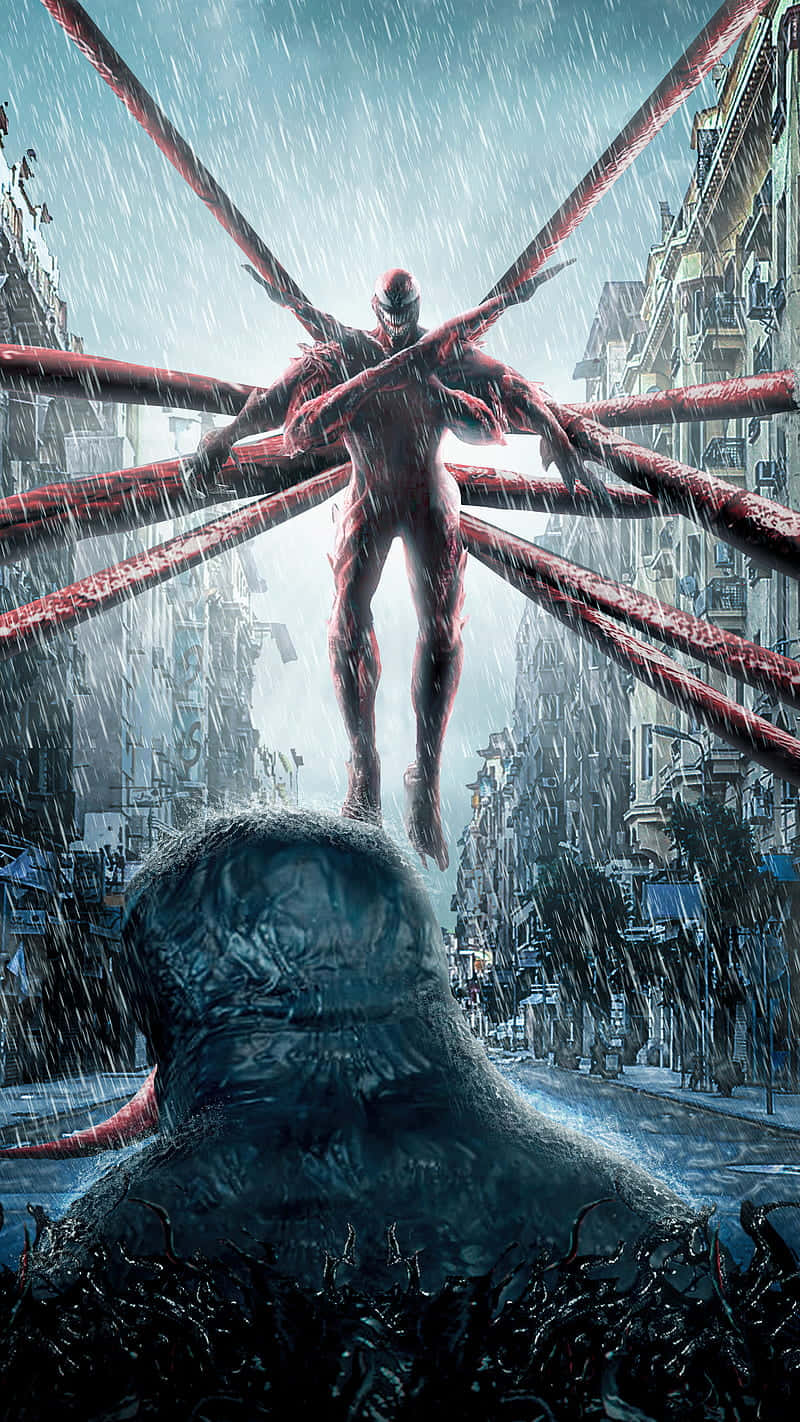 Cool Venom Vs Carnage 桌布 壁紙 — 一個高大的紅色皮膚怪物，四肢修長，懸浮在雨中的城市街道上空，一個黑暗生物從下方注視著。