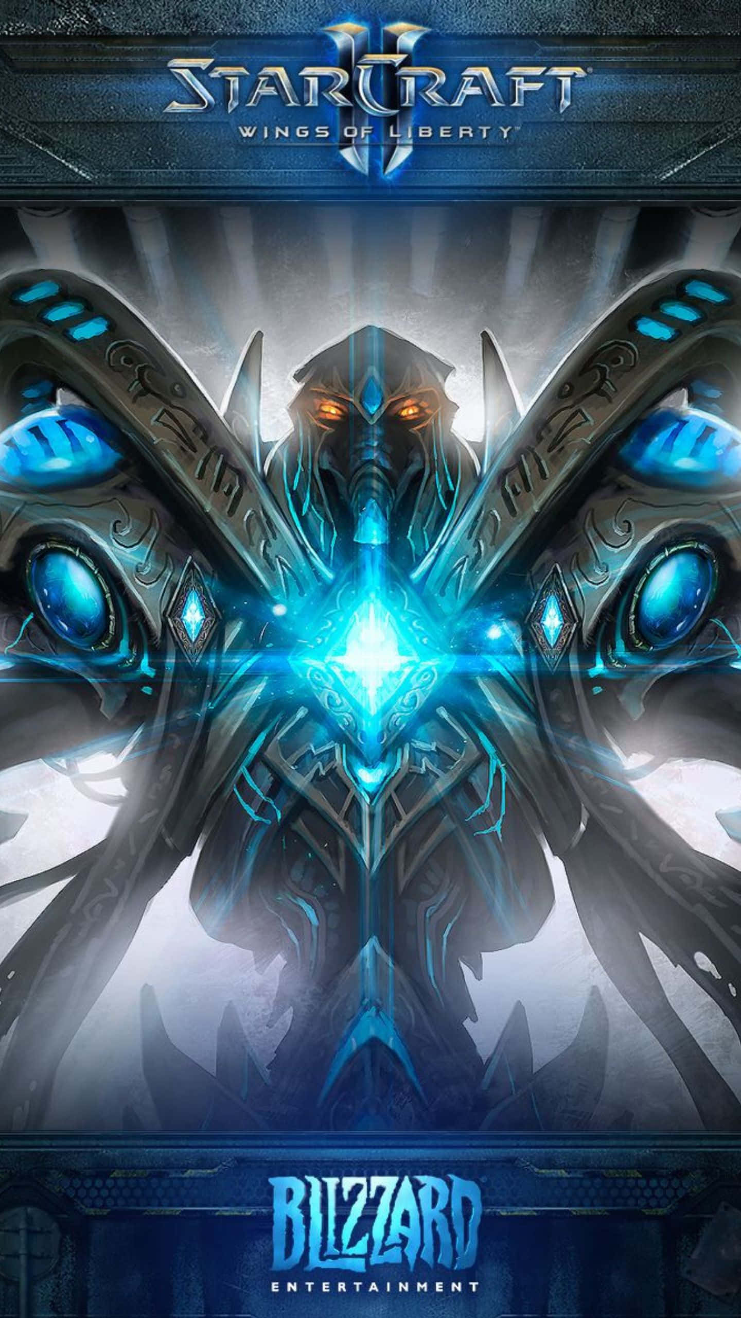 Android Starcraft Ii 桌布 壁紙 — 一個高大的裝甲外星人，擁有發光的藍色眼睛和翅膀，在黑暗的未來背景下散發能量。
