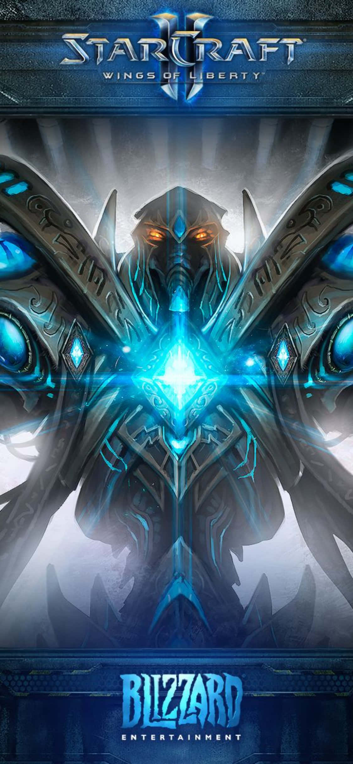 電玩遊戲 桌布 壁紙 — 一個高大的裝甲外星戰士，擁有發光的橙色眼睛和藍色能量水晶，在黑暗的金屬背景下散發著力量。