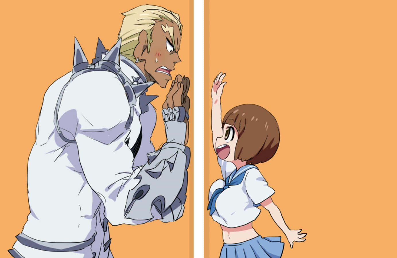 Ira Gamagoori 桌布 壁紙 — 一個高大的裝甲男人和一個穿著校服的開朗女孩站在白色牆壁的兩側，互相微笑。
