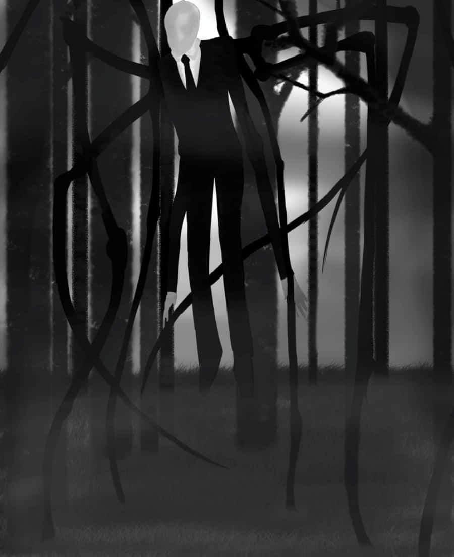 Creepypasta 桌布 壁紙 — 一個高大纖細、沒有面孔、四肢修長的身影，在黑暗的森林中威脅性地站立，以蒼白的天空為背景形成剪影。