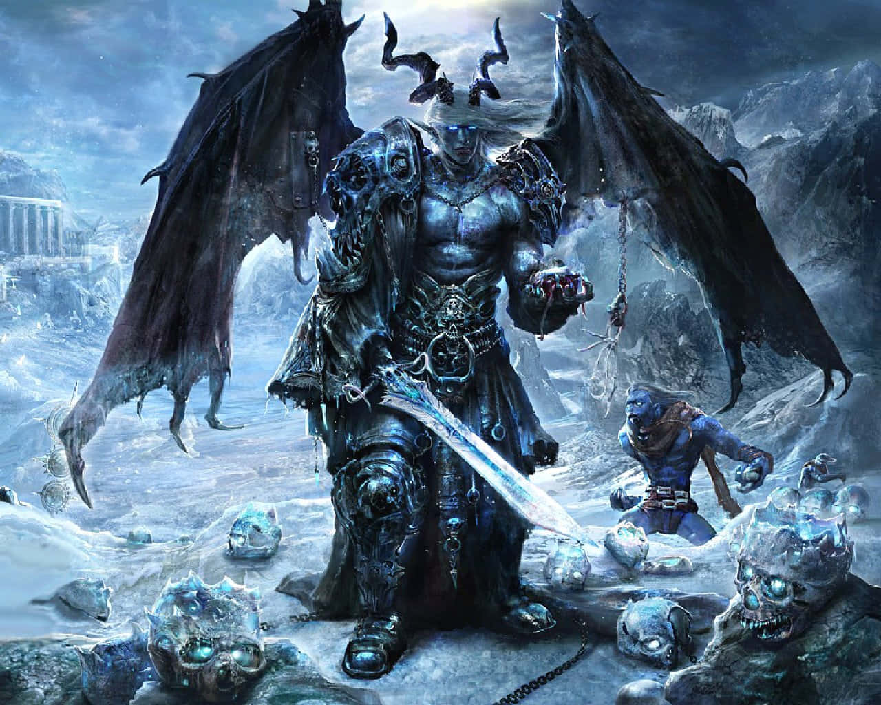 Cool Demon 桌布 壁紙 — 一個高聳的冰惡魔，擁有黑色翅膀和發光的藍色眼睛，站在雪覆蓋的山區王國中的冰凍頭骨上。