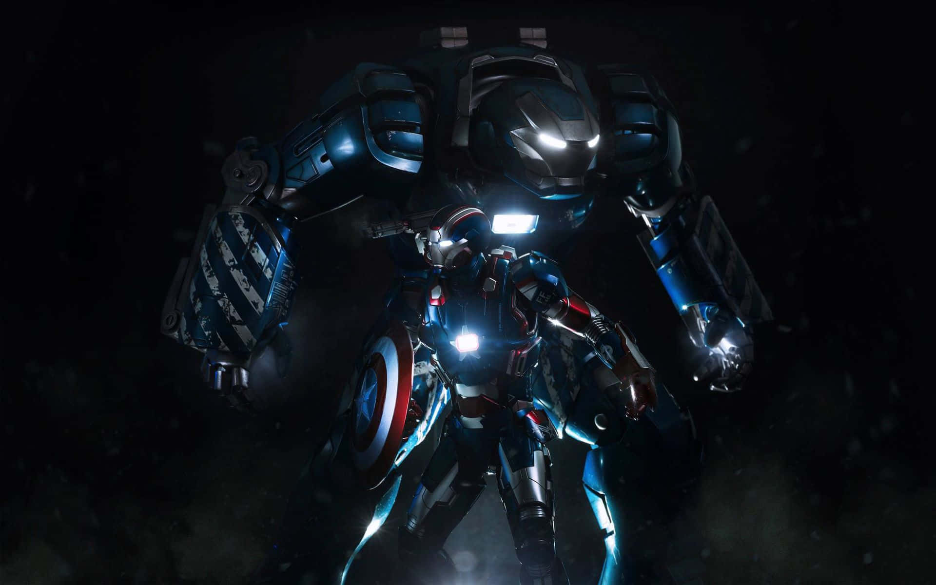 James Rhodes 桌布 壁紙 — 一個高聳的裝甲超級英雄站在黑暗中，帶有發光的藍色光芒和盾牌，投射出戲劇性的剪影。
