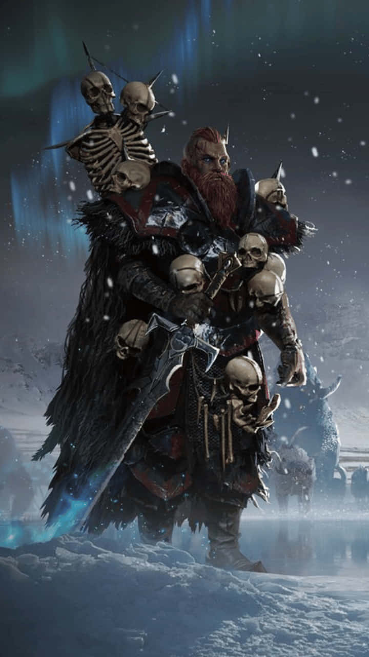 Android Total War Warhammer Ii 桌布 壁紙 — 一個鬍鬚戰士身穿黑色盔甲，站在雪景中，在發光的極光下握著一把飾有頭骨的斧頭。