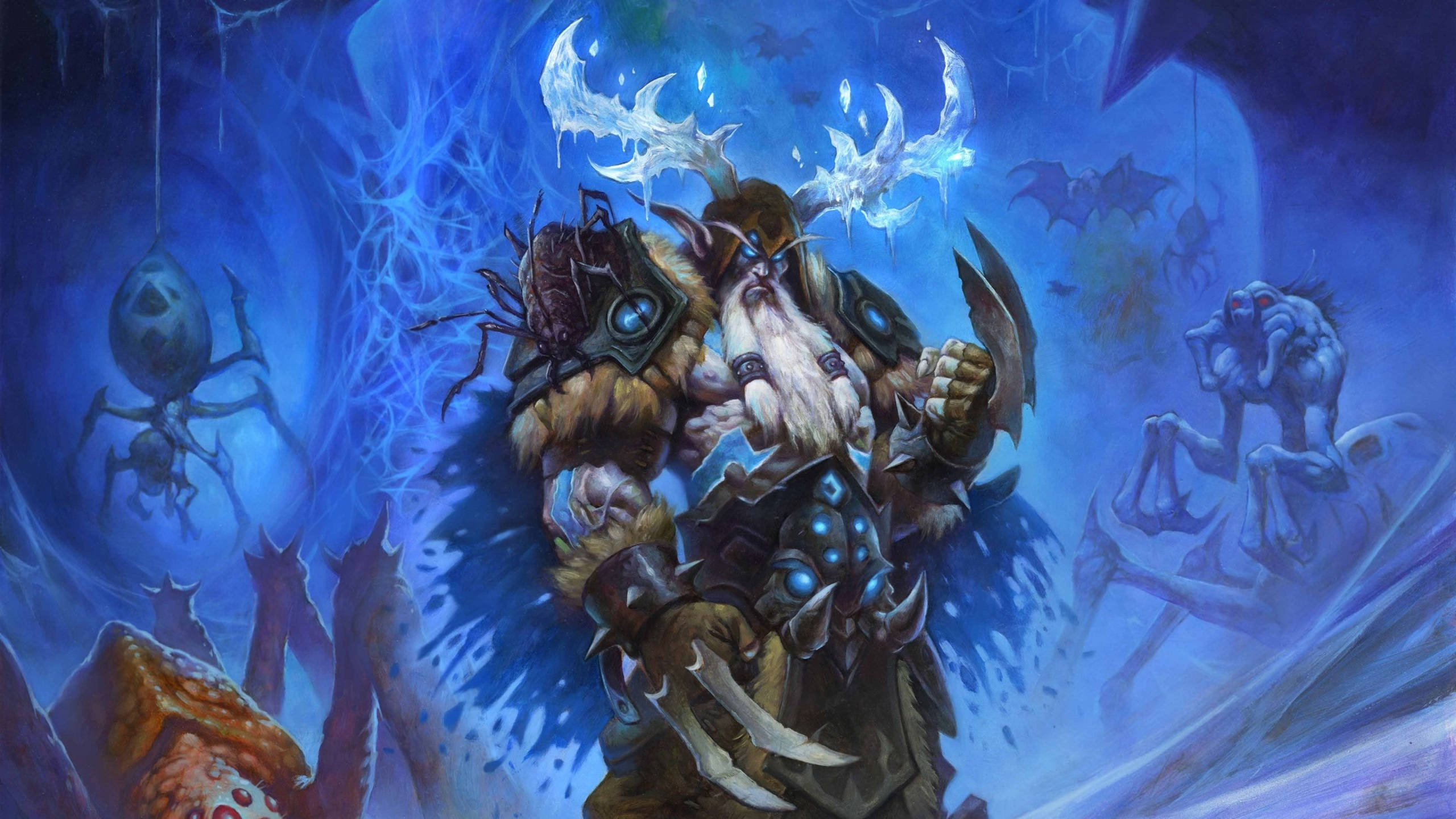 遊戲 桌布 壁紙 — 一個鬍鬚獸人術士，擁有發光的藍色眼睛和冰凍鹿角，在一個充滿蝙蝠和骷髏的鬧鬼藍色洞穴中揮舞著法杖。
