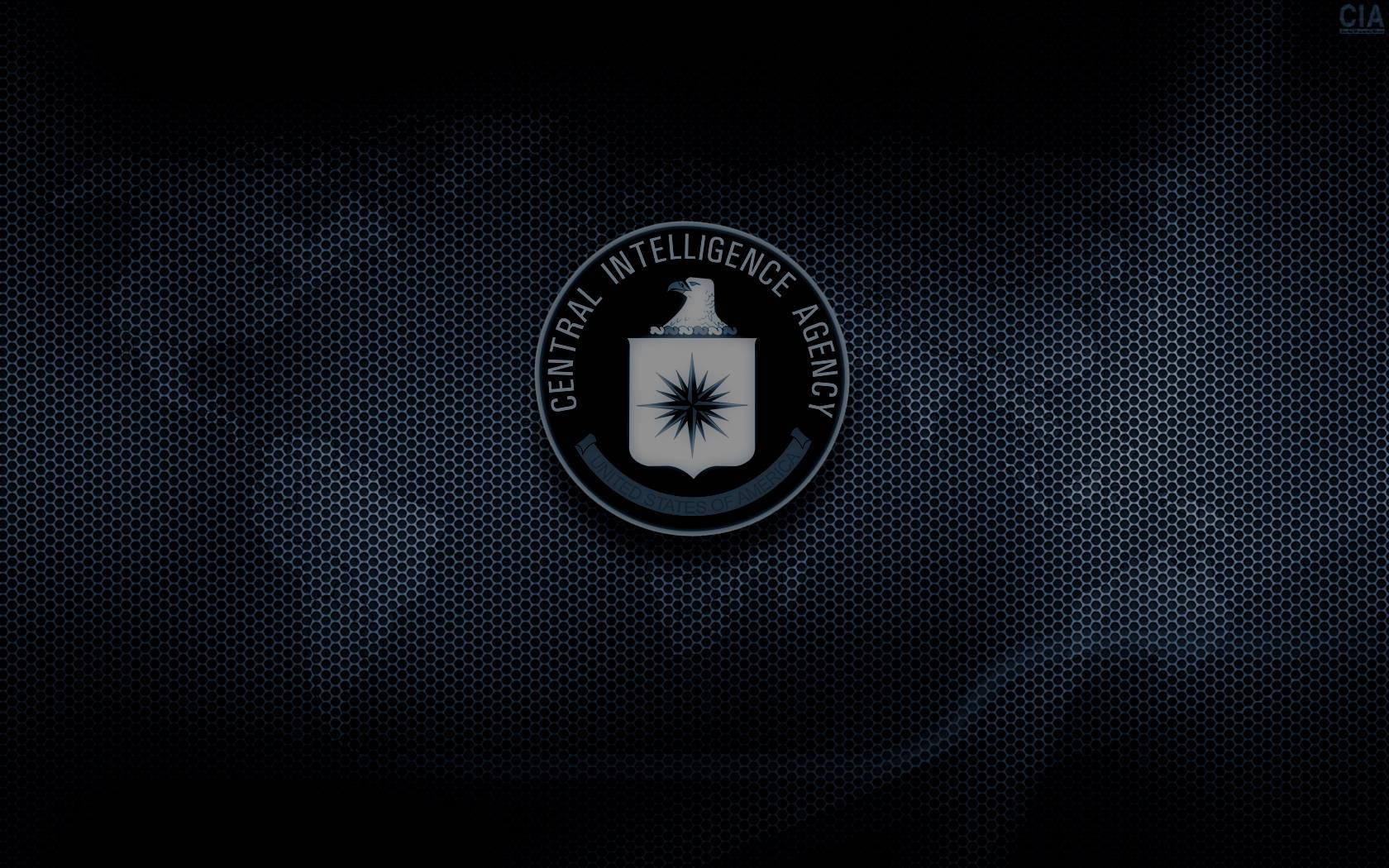 Cia 桌布 壁紙 — 一個鮮明的CIA徽章在深藍色六角形網格背景上發光，帶有微妙的煙霧效果。