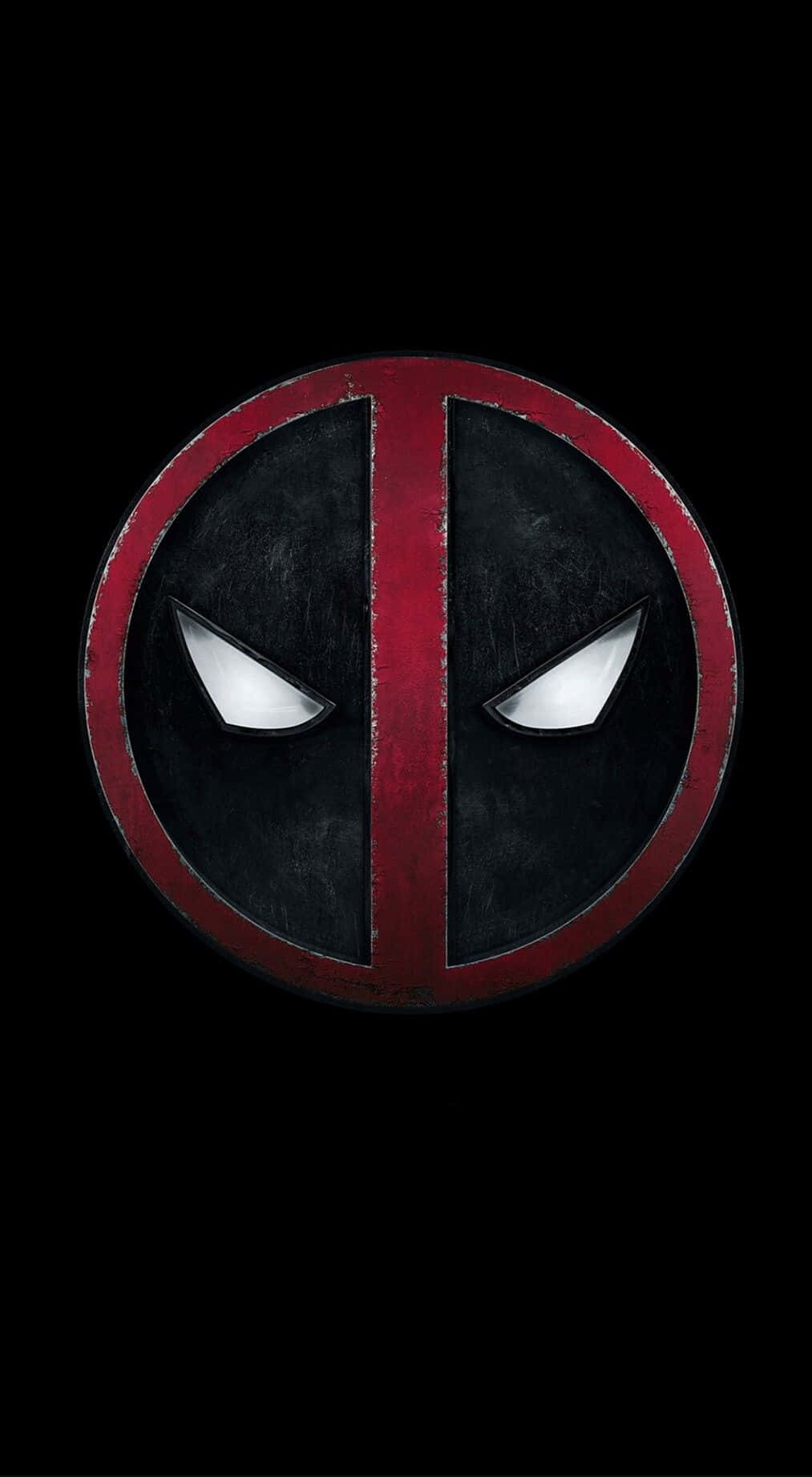 Deadpool Logo 桌布 壁紙 — 一個鮮明的死侍標誌，帶有發光的白色眼睛和紅色點綴，背景為黑色。