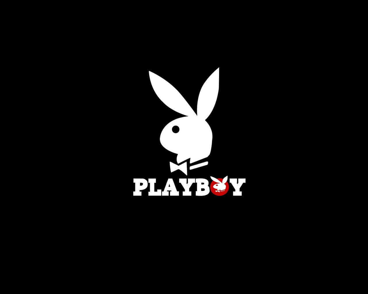 花花公子 桌布 壁紙 — 一個鮮明的白色Playboy兔子標誌，配有蝴蝶結和紅色「O」，居中在純黑色背景上。