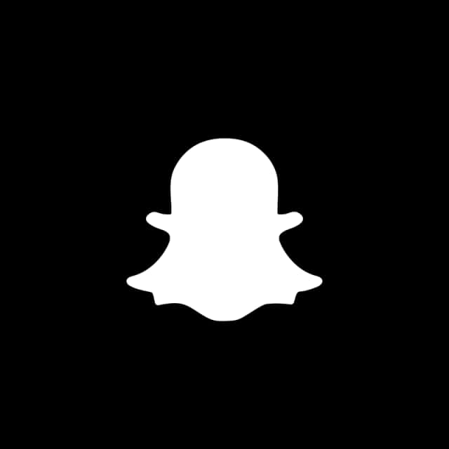 Snapchat 桌布 壁紙 — 一個鮮明的白色Snapchat鬼魂標誌，居中在純黑色背景上。