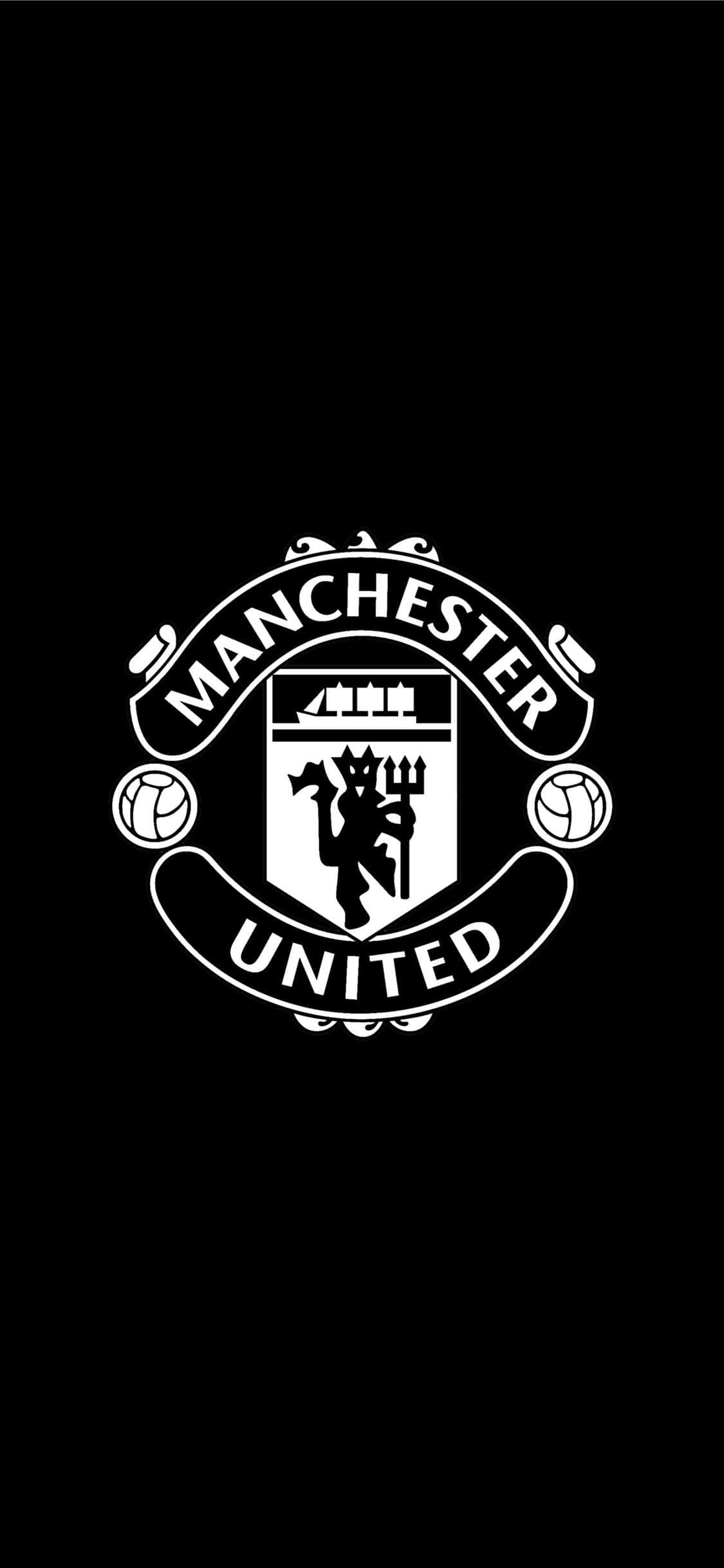 Manchester City iPhone 桌布 壁紙 — 一個鮮明的白色曼聯足球俱樂部徽章，居中在純黑色背景上。