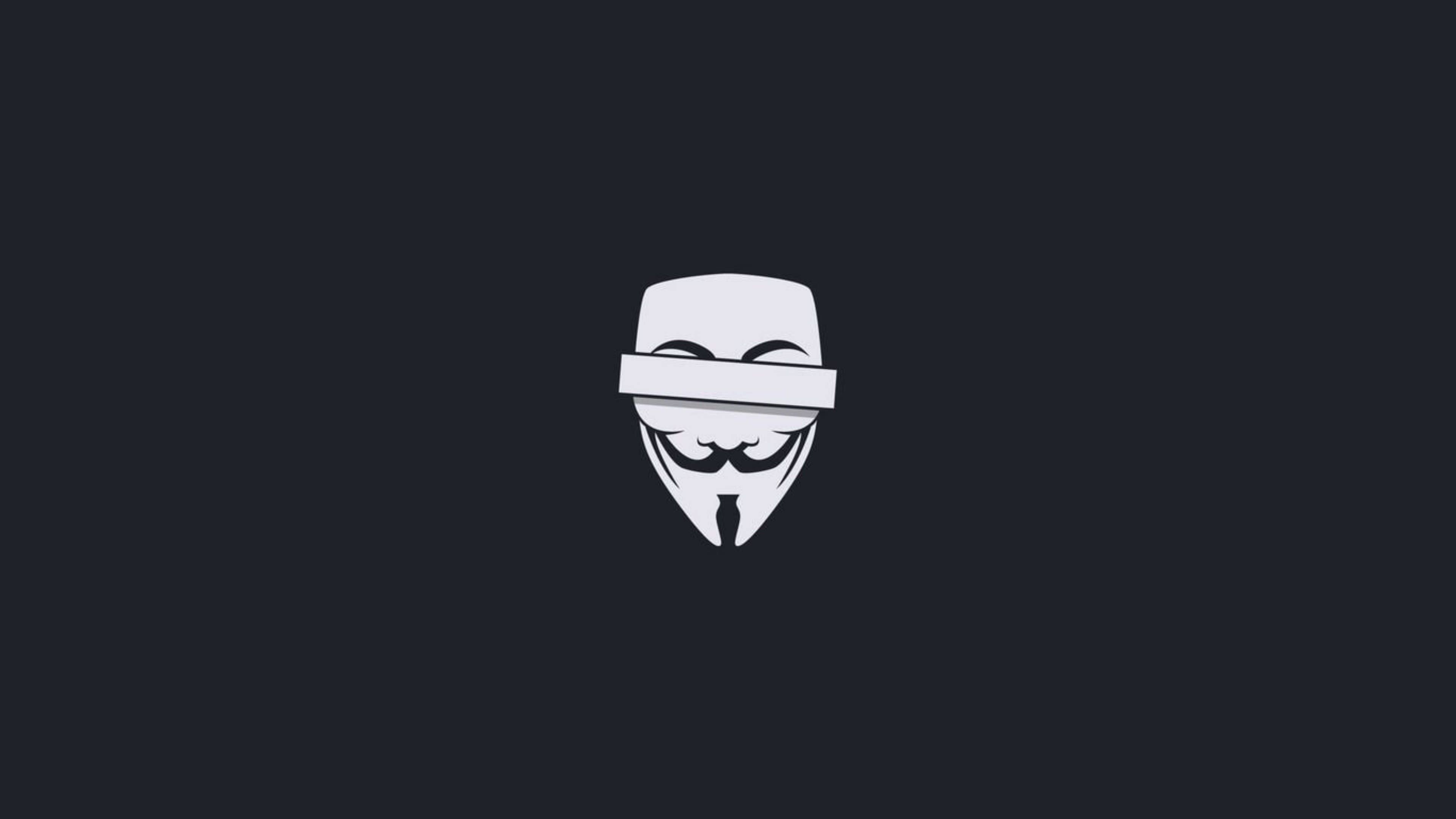 hacker desktop 桌布 壁紙 — 一個鮮明的白色蓋伊·福克斯面具，中央有一條橫向眼罩，置於深灰色背景上。