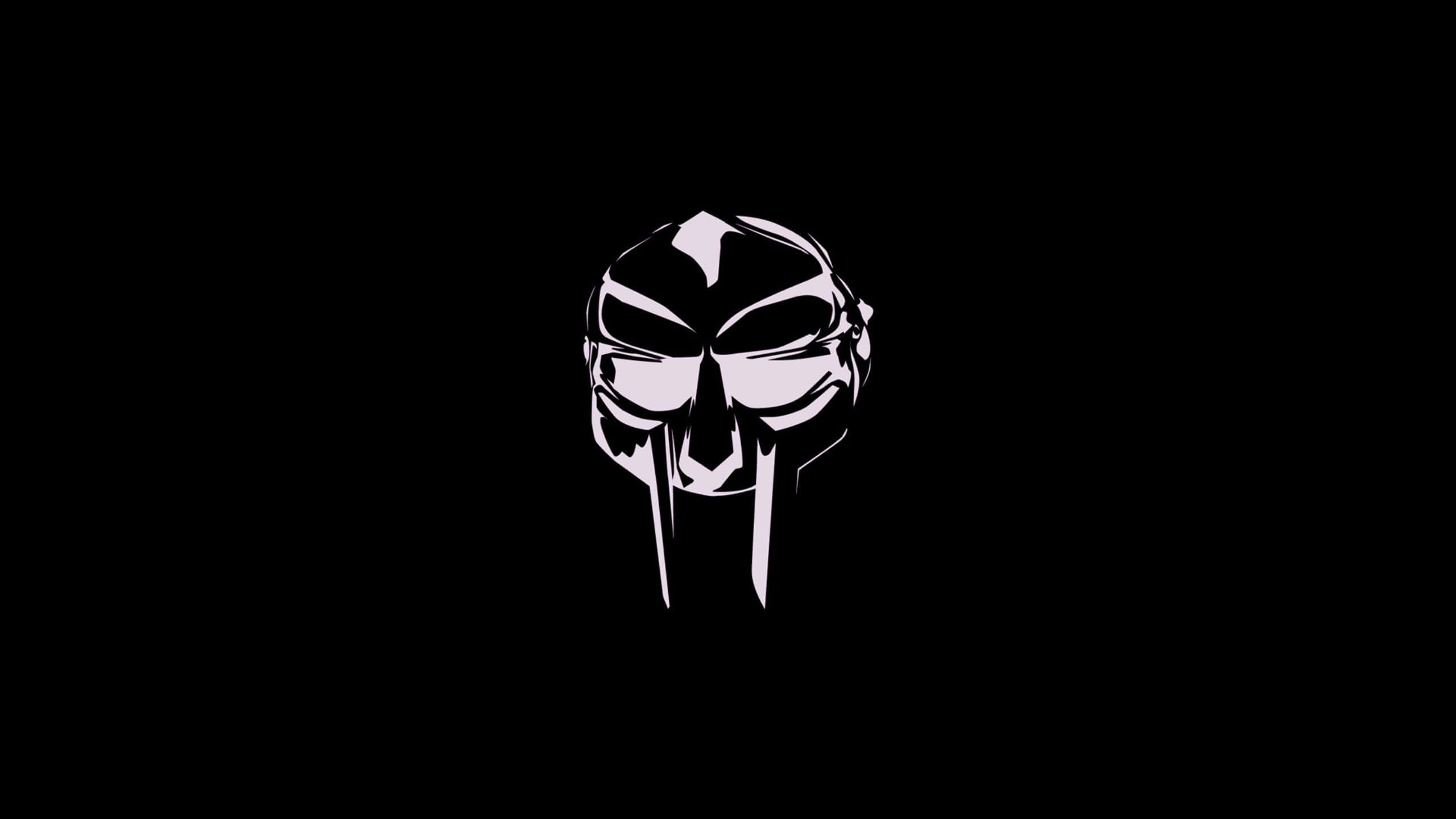 1440p Doom 桌布 壁紙 — 一個鮮明的白色風格化頭骨，具有銳利的棱角特徵和滴落細節，居中在純黑色背景上。