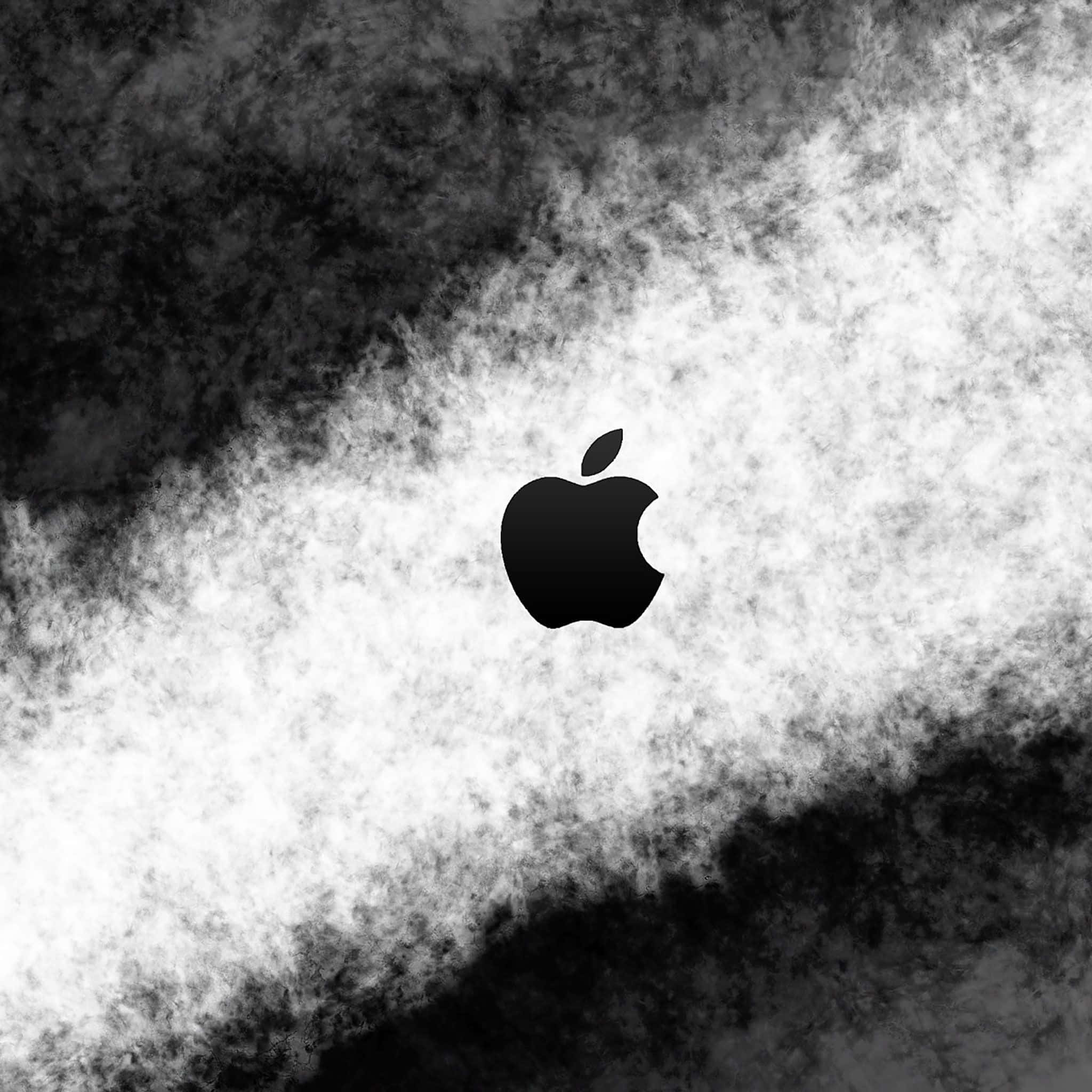 桌布 壁紙 — 一個鮮明的黑色Apple標誌，居中於動態的黑白煙霧狀抽象背景上。