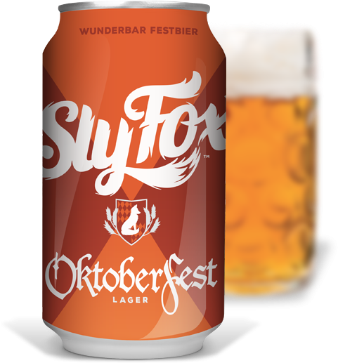 Beer 桌布 壁紙 — 一個鮮橙色的Sly Fox Oktoberfest Lager啤酒罐，旁邊放著一杯泡沫豐富的金黃色啤酒，背景是潔淨的白色。