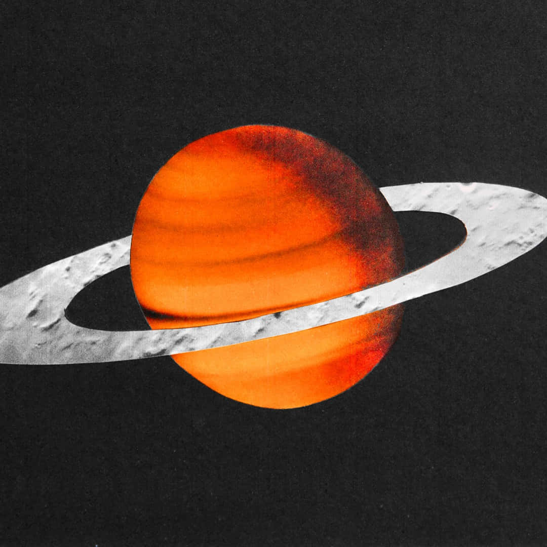 土星 桌布 壁紙 — 一個鮮豔的橙色行星，帶有紋理環，在黑暗的宇宙背景下發光。
