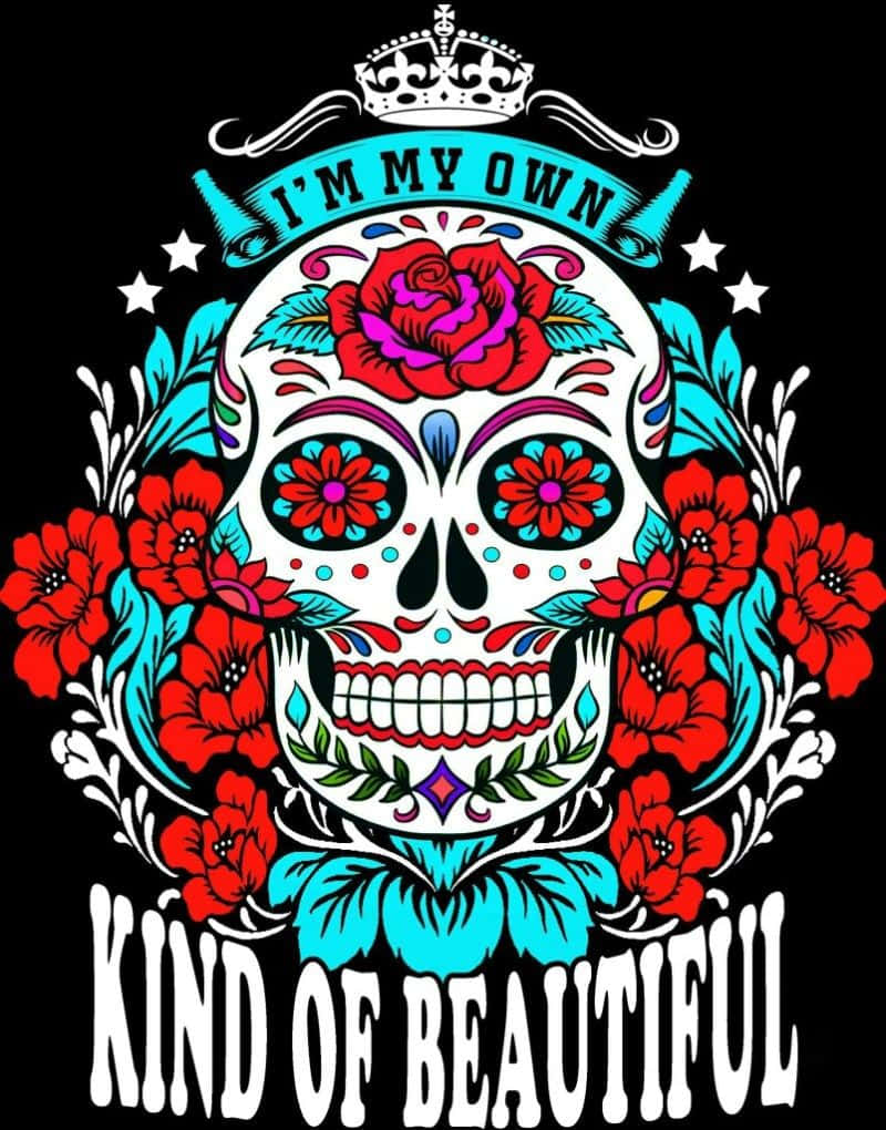 Girly Skull 桌布 壁紙 — 一個鮮豔的糖骷髏，飾有紅花和皇冠，黑色背景上寫著「我是我自己的美麗」。