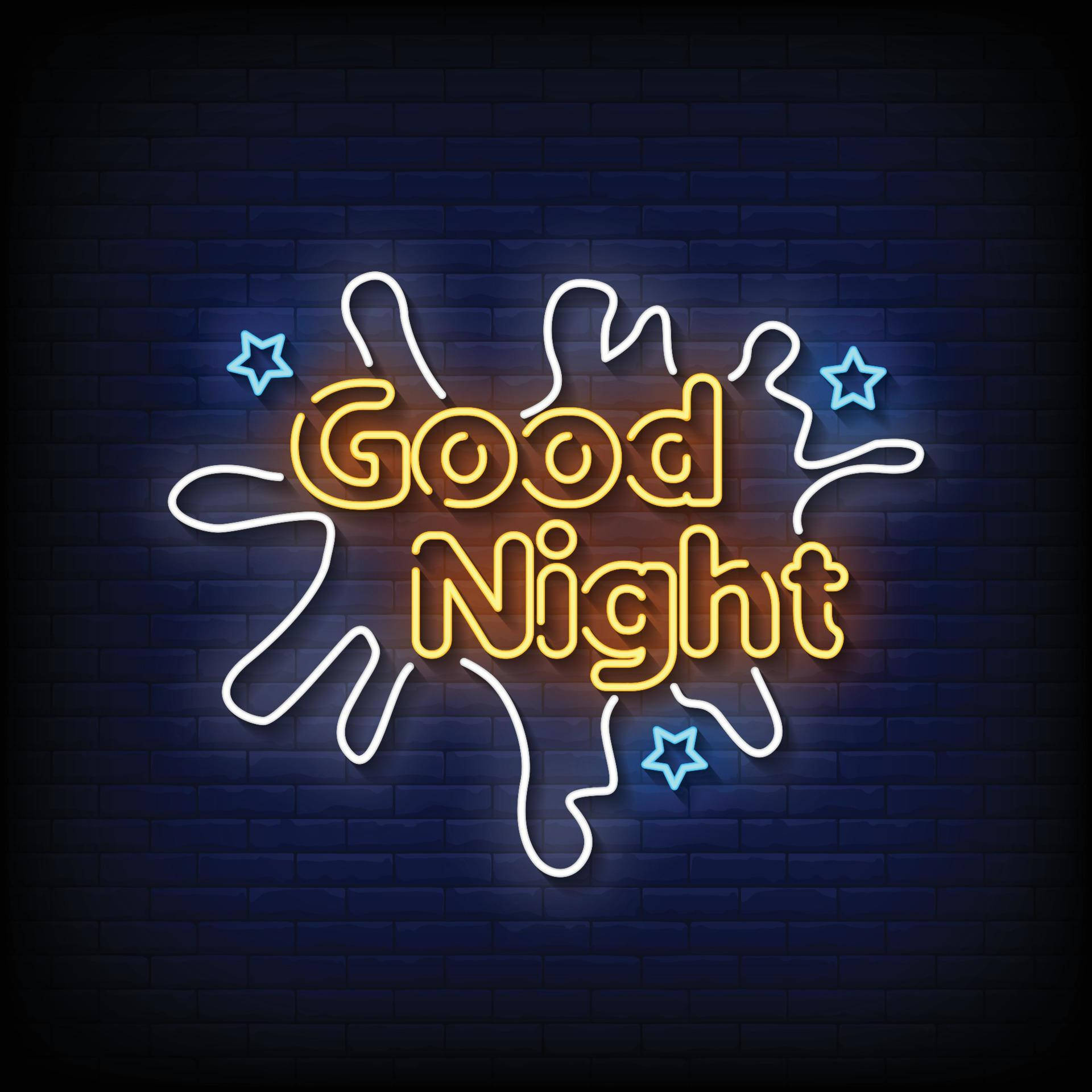Good Night 桌布 壁紙 — 一個鮮豔的霓虹燈牌，上面寫著黃色的「Good Night」，帶有藍色星星和白色漩渦，在深色磚牆上發光。