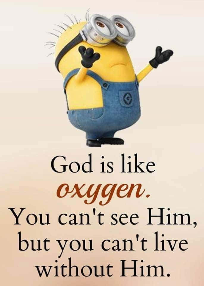 搞笑 桌布 壁紙 — 一個黃色Minion戴著護目鏡和工裝褲，在純色背景上愉快地做手勢，並帶有宗教語句覆蓋層。