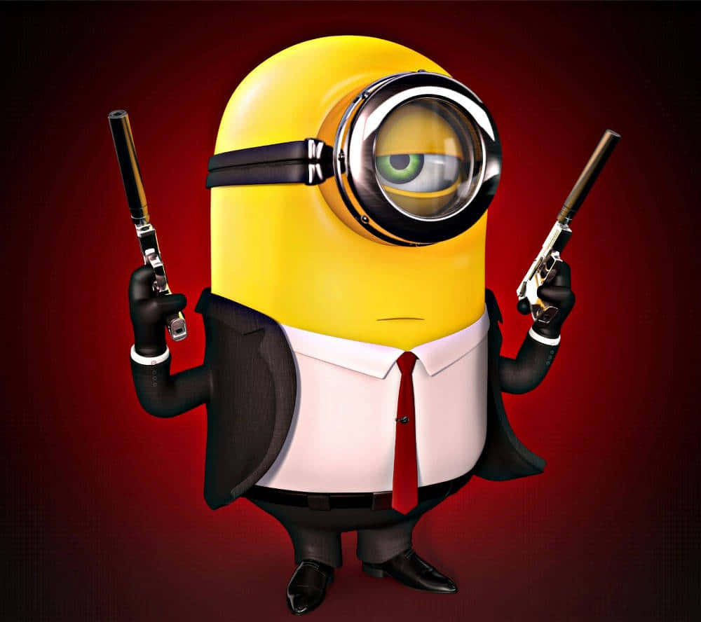 小黃人 桌布 壁紙 — 一個黃色Minion穿著黑色西裝和紅色領帶，在深紅色背景上拿著兩把手槍。