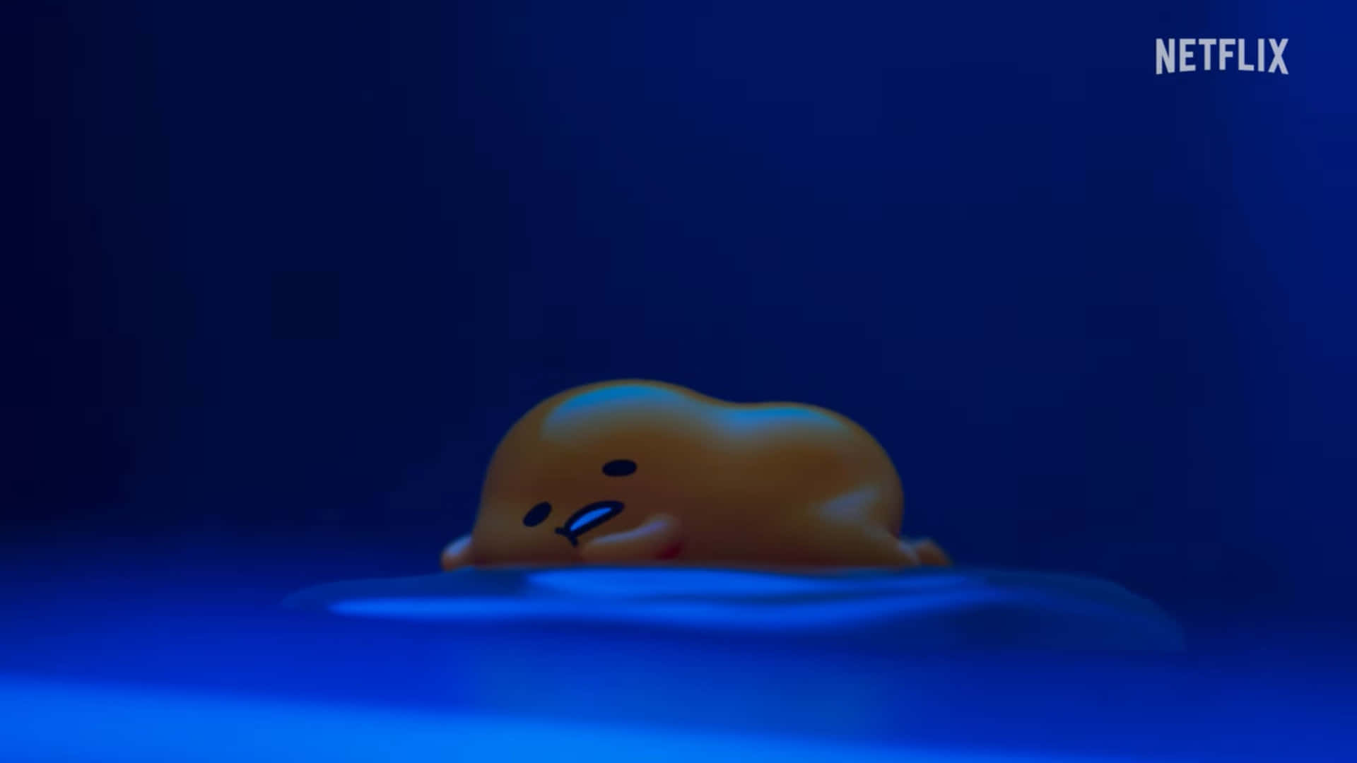 黃色雞蛋角色在夜間漂浮在藍色水中 — 蛋黃哥 壁紙