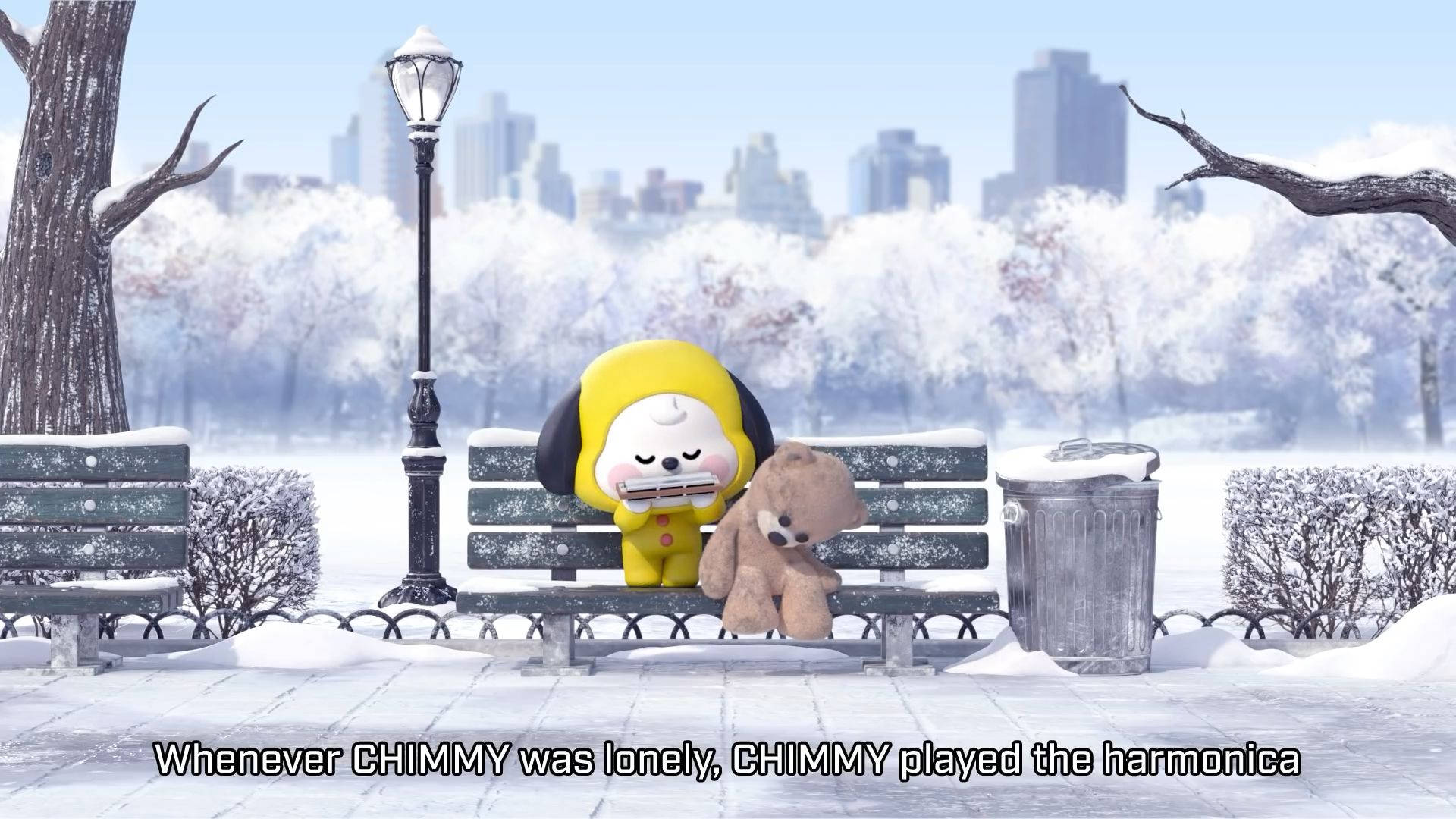 Chimmy 桌布 壁紙 — 一個黃色卡通角色在雪覆蓋的公園長椅上，旁邊有一隻泰迪熊，正在吹口琴，背景是城市天際線。