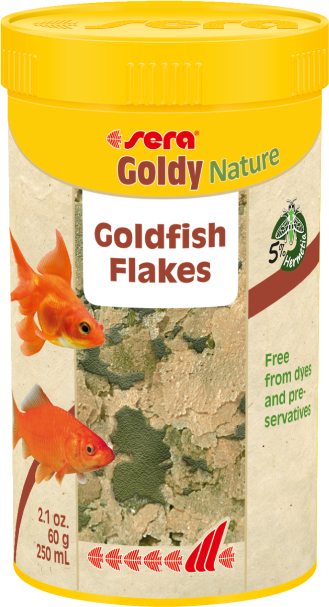 金魚 桌布 壁紙 — 一個黃色容器裝有Sera Goldy Nature金魚薄片，旁邊有鮮豔橙色魚在紋理背景附近游動。