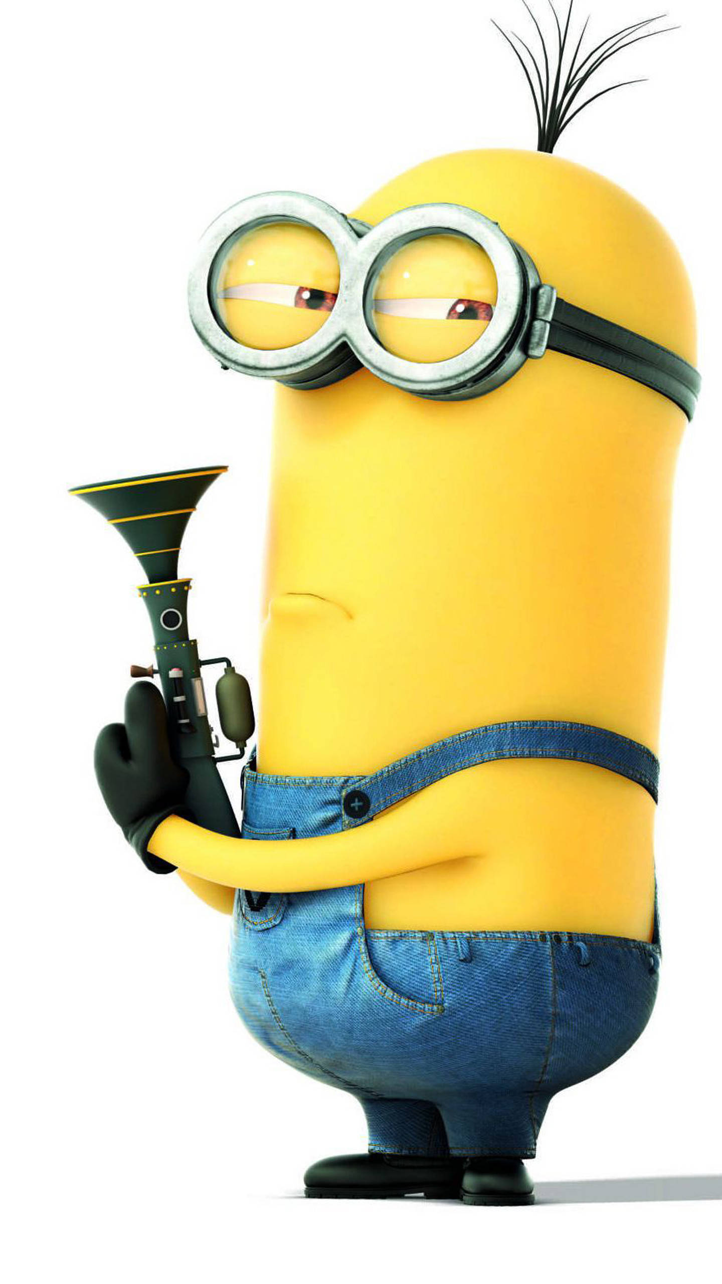 Edge 桌布 壁紙 — 一個黃色的Minion戴著護目鏡和牛仔布吊帶褲，在白色背景前拿著一個喇叭。