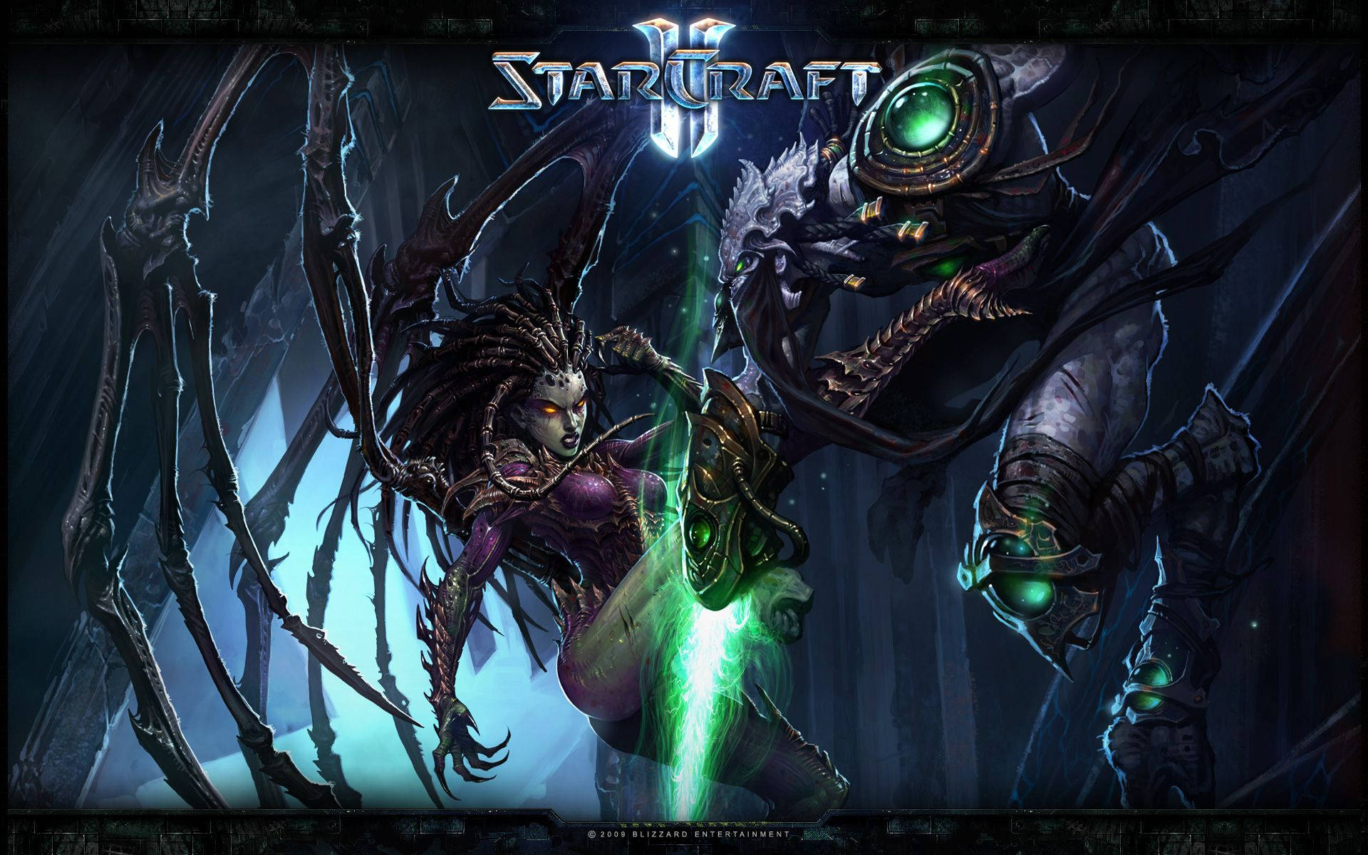 Starcraft 桌布 壁紙 — 一個黑暗奇幻場景，有一個類似蟲族的威脅生物，眼睛發出綠色光芒，還有一個女戰士揮舞著發光的綠色刀刃，背景是陰暗的生物機械風格。