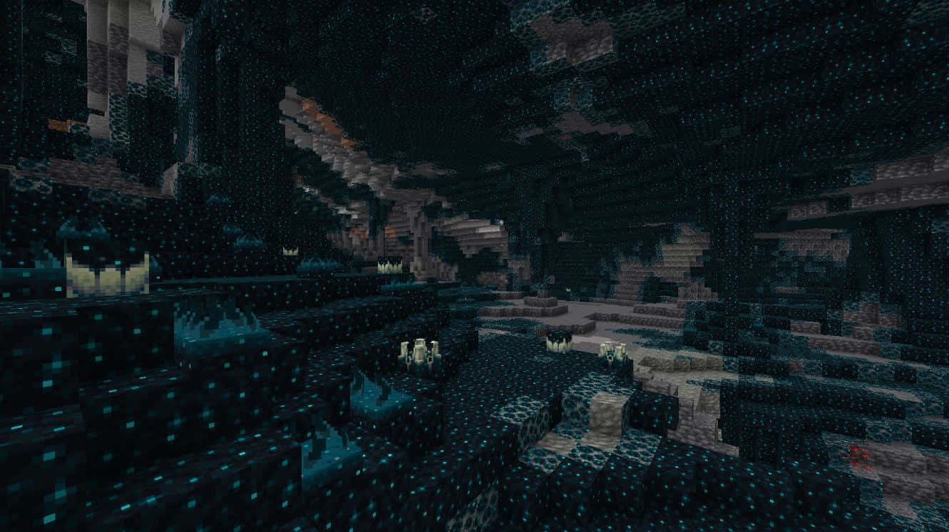 Minecraft Pixel Art 桌布 壁紙 — 一個黑暗的Minecraft洞穴，帶有發光的藍色方塊和遠處的火把照亮方塊狀的鐘乳石和石筍。