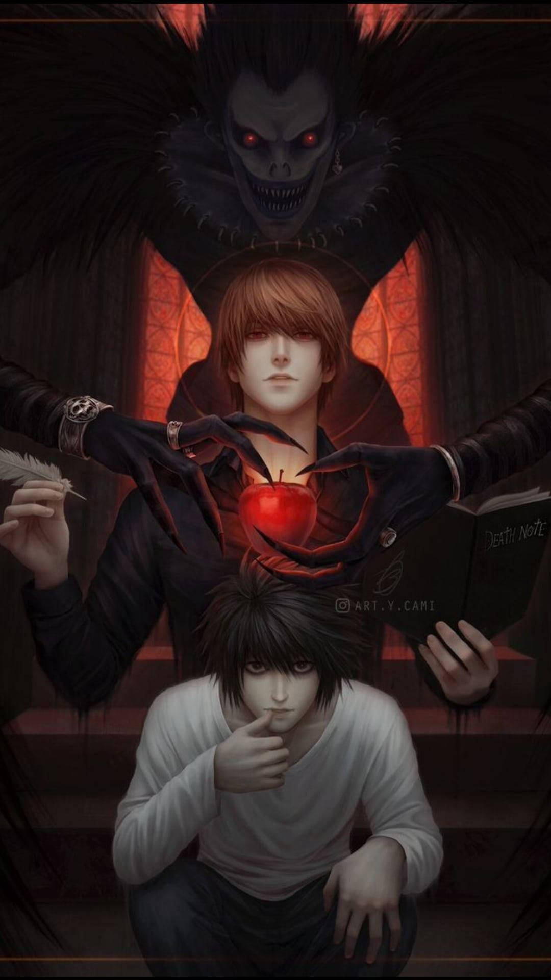 Light Yagami 桌布 壁紙 — 一個黑暗的動漫場景，一個帶有威脅性翅膀的人物籠罩著兩個角色，其中一個拿著發光的紅蘋果，另一個若有所思地跪著。