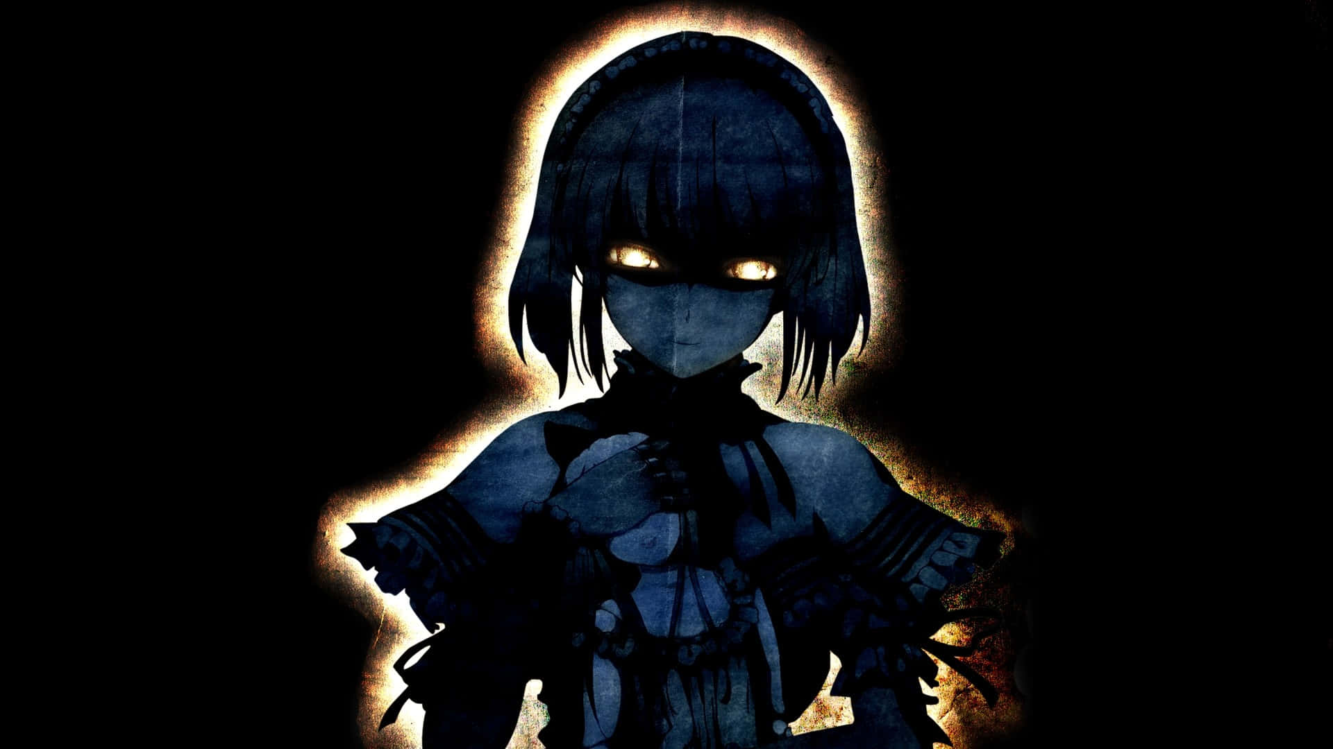 Dark Anime Girl 桌布 壁紙 — 一個黑暗的動漫女孩，有著發光的眼睛和連帽斗篷，在深沉的陰影中，以燦爛的金色光環為背景，呈現剪影。