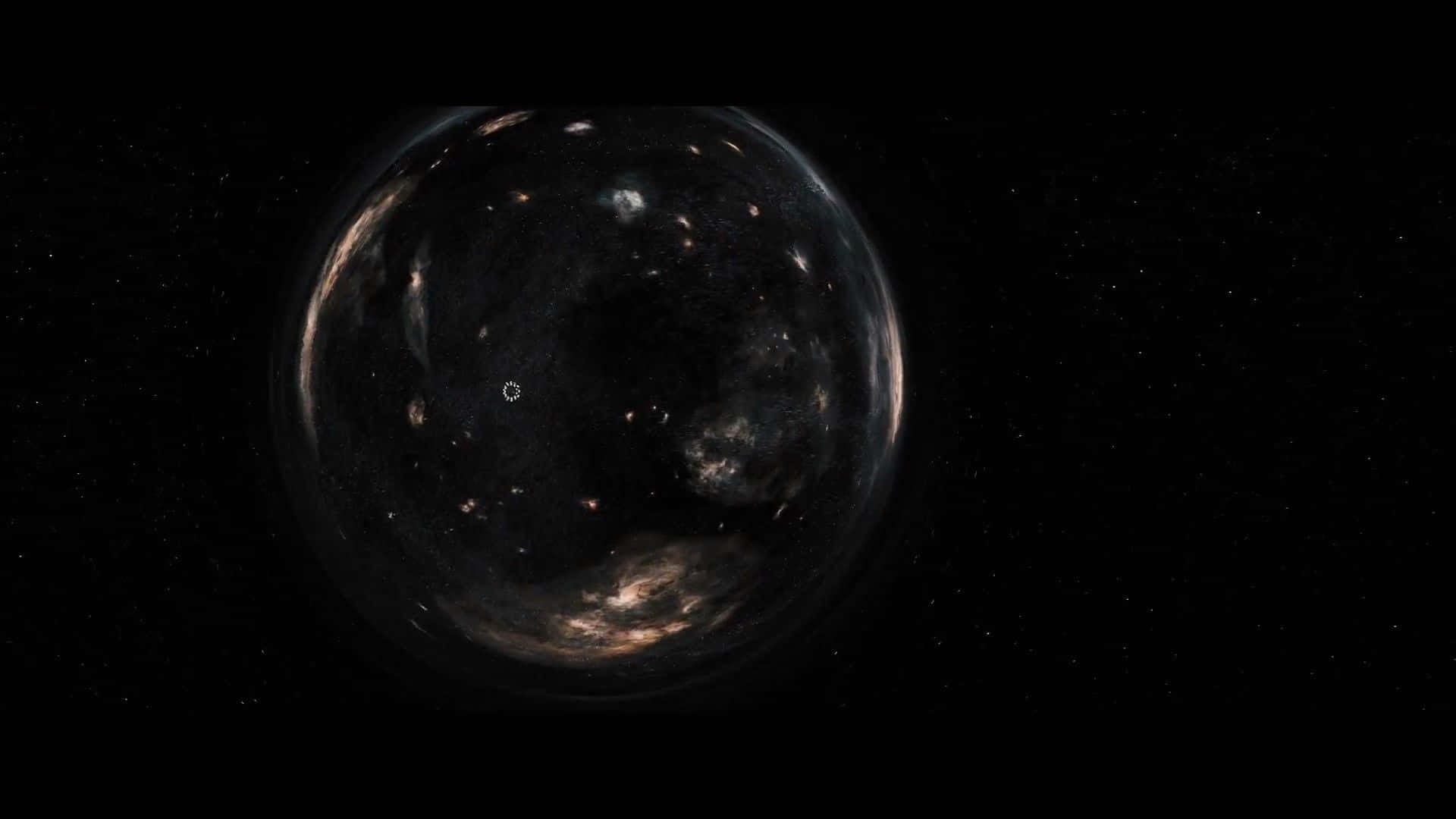桌布 壁紙 — 一個黑暗的宇宙球體，帶有旋轉的星雲和遙遠的星星，漂浮在太空的虛空中。